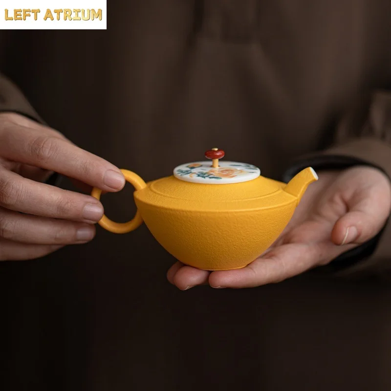 Orange Yellow Hand Painted Rose Soft Moon Pot Ceramic Handmade Teapot Household Kung Fu Tea Set Handheld Pot
Orange Yellow Hand Painted Rose Soft Moon Pot Ceramic Handmade Teapot Household Kung Fu Tea Set Handheld Pot