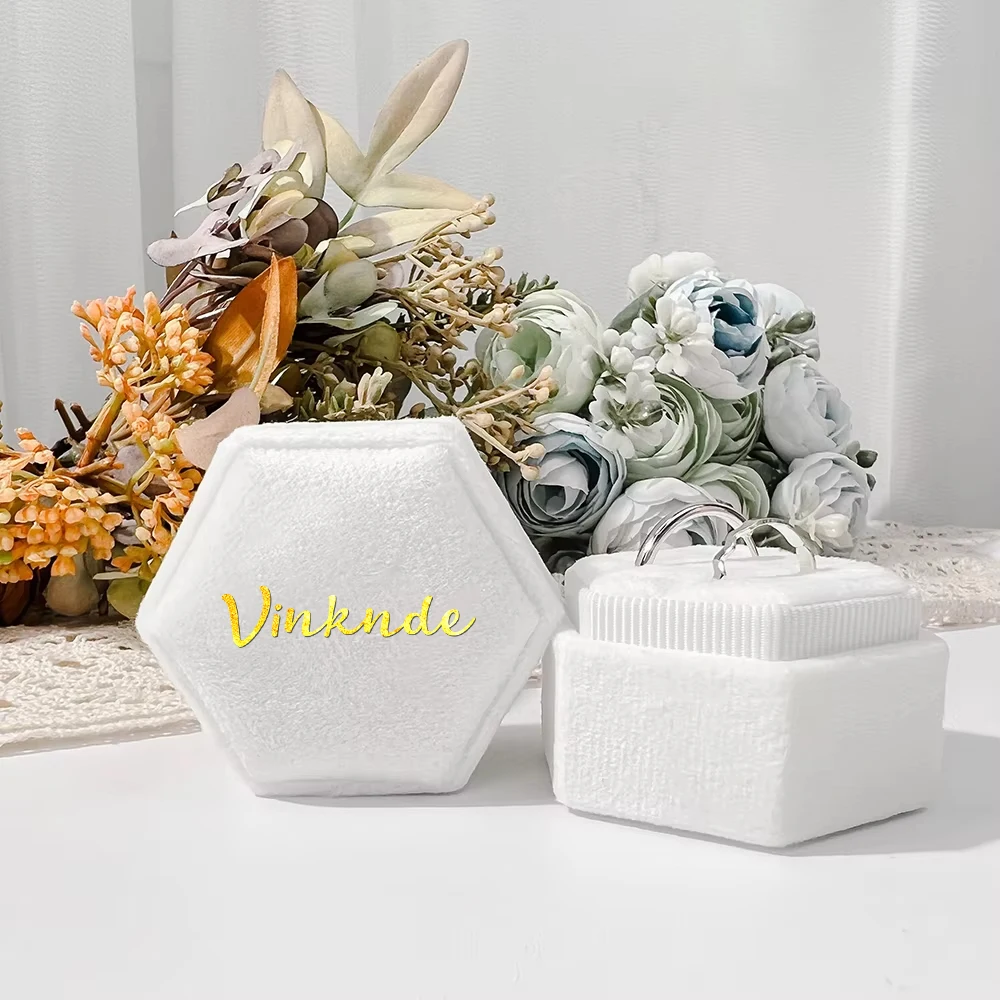 20/50Pcs Custom Logo Elegant Hexagon Velvet Ring Display Box White Engagement Wedding Jewelry Box Dual Slot Band Storage Case
20/50Pcs Custom Logo Elegant Hexagon Velvet Ring Display Box White Engagement Wedding Jewelry Box Dual Slot Band Storage Case