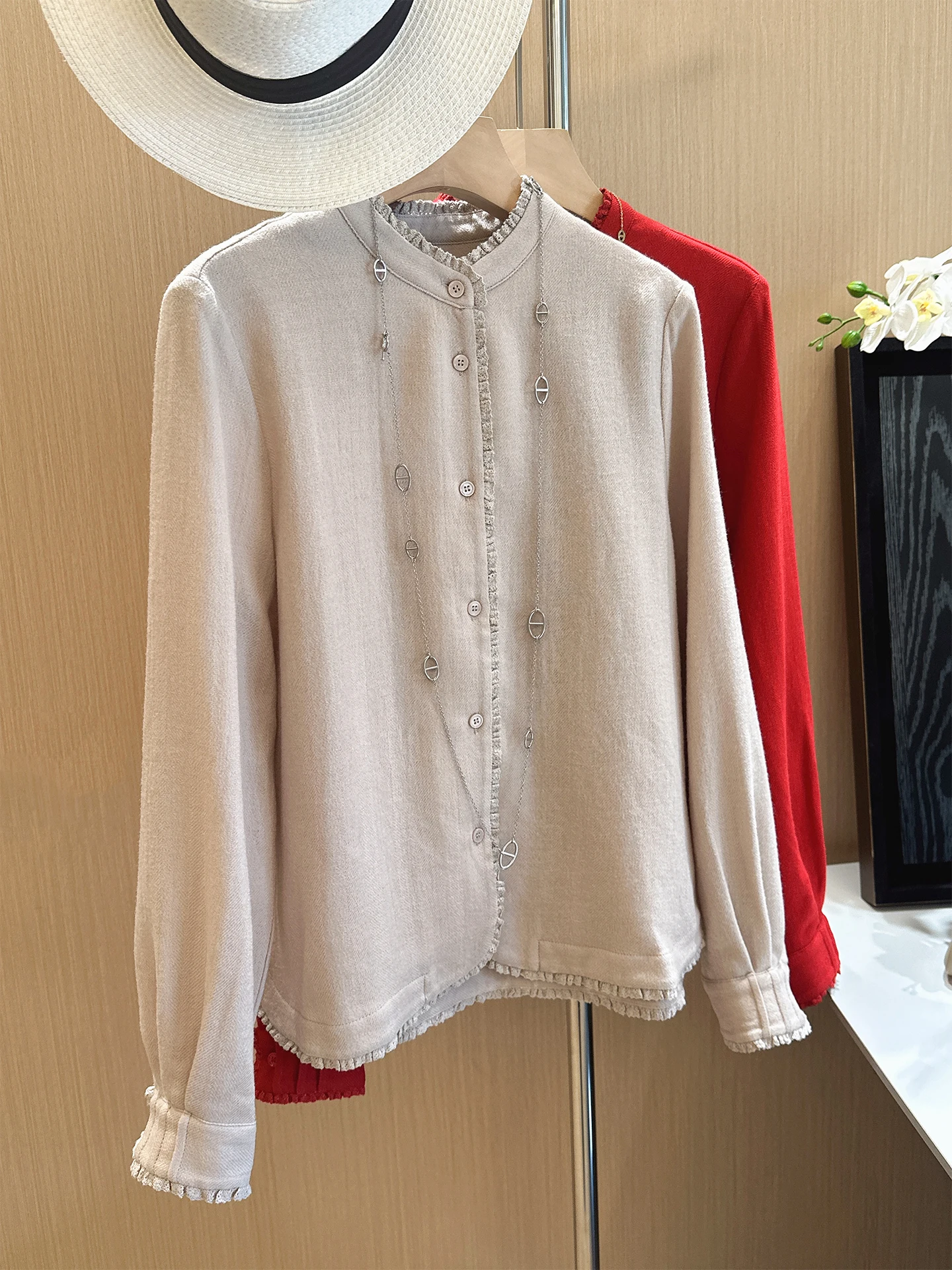 Ele Woolen irt with Earlet Lace Long Sve French Sle Loose Fit Breathable Women's Casual Wear Autumn New Arrival
Ele Woolen irt with Earlet Lace Long Sve French Sle Loose Fit Breathable Women's Casual Wear Autumn New Arrival