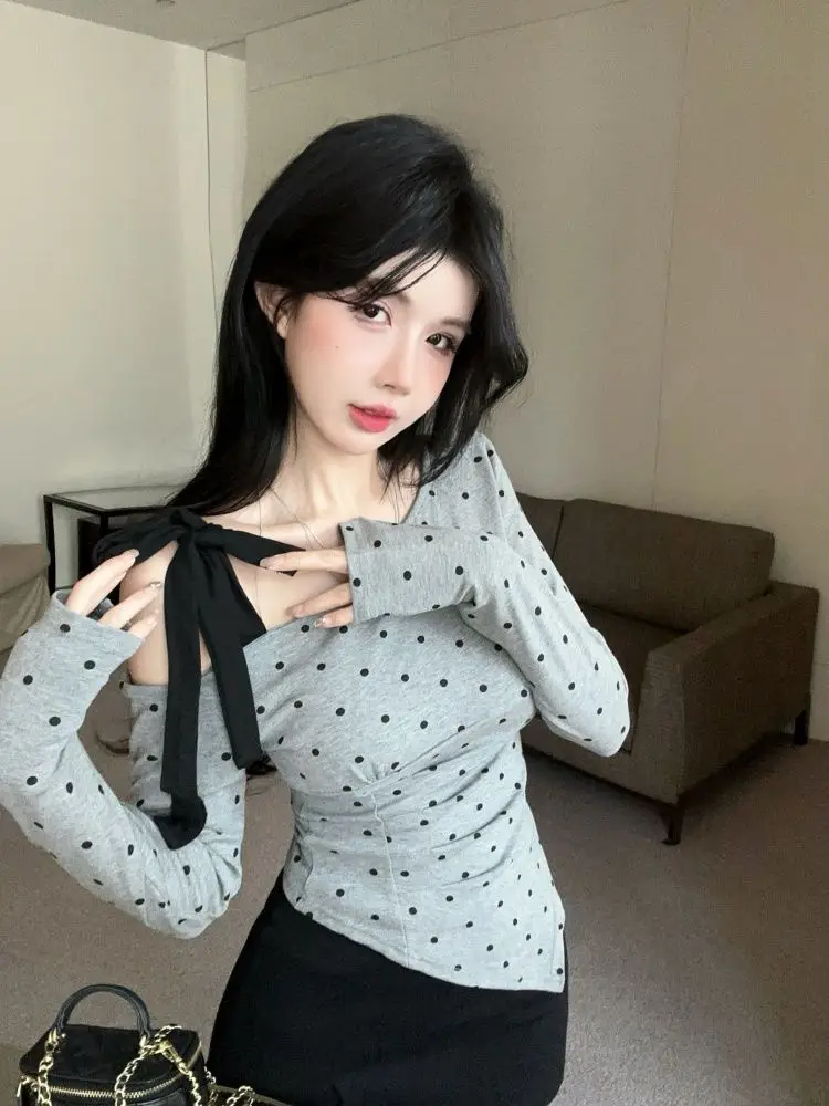 Женские футболки с косым воротником, сексуальные весенние корейские модные футболки с открытыми плечами и бантом, милые простые универсальные тонкие удобные повседневные футболки в горошек
Женские футболки с косым воротником, сексуальные весенние корейские модные футболки с открытыми плечами и бантом, милые простые универсальные тонкие удобные повседневные футболки в горошек