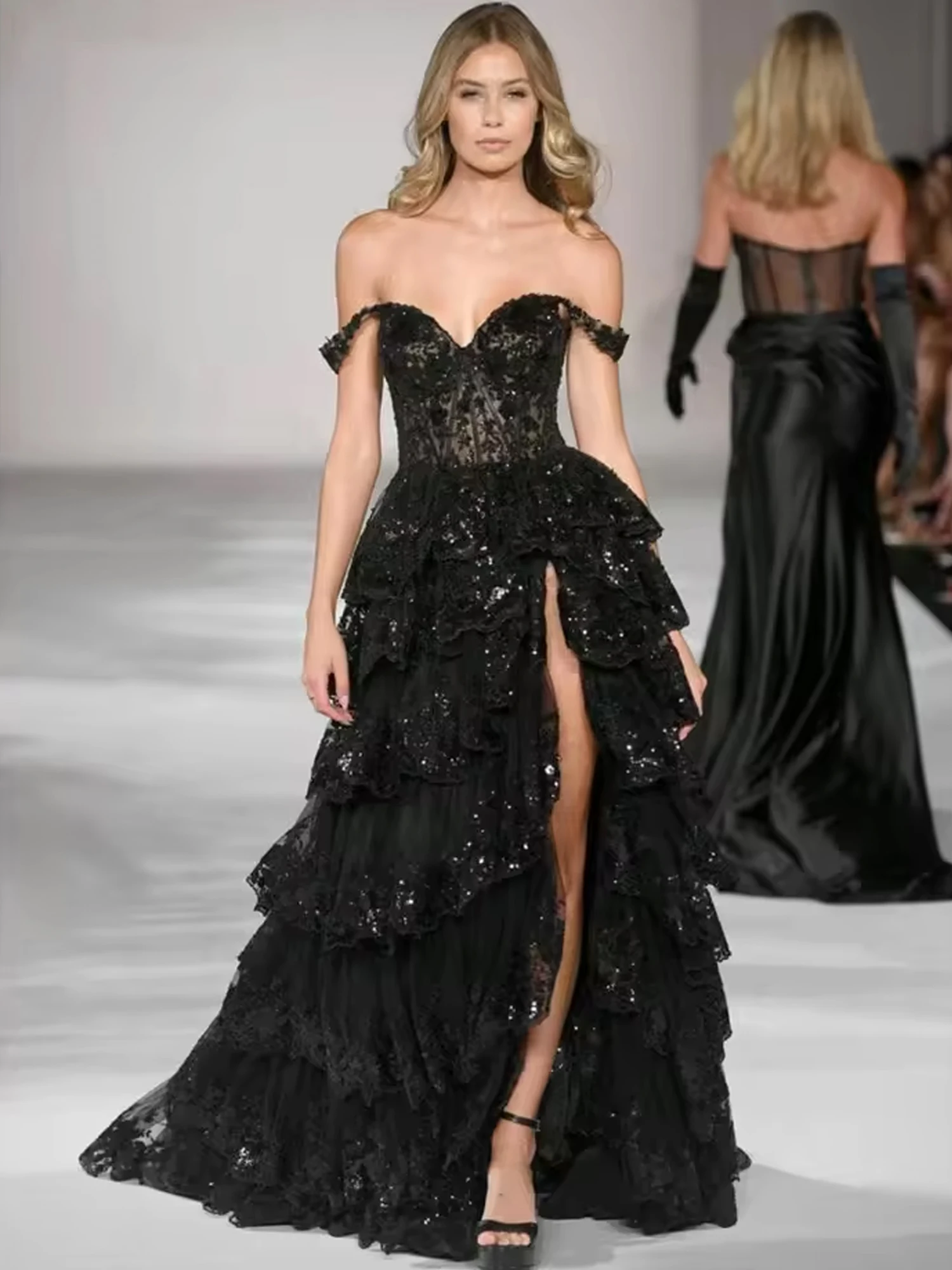 Shiny Lace Prom Dress A-line Off the Shoulder Split Tiered Evening Dresses 2025 Sequined Sleeveless Party Dresses
Shiny Lace Prom Dress A-line Off the Shoulder Split Tiered Evening Dresses 2025 Sequined Sleeveless Party Dresses