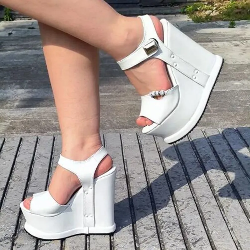 Новинка 2023 года, летние босоножки на высоком каблуке с открытым носком, римские женские босоножки на танкетке с толстой подошвой, модные женские туфли-лодочки на высоком каблуке 14 см
Новинка 2023 года, летние босоножки на высоком каблуке с открытым носком, римские женские босоножки на танкетке с толстой подошвой, модные женские туфли-лодочки на высоком каблуке 14 см