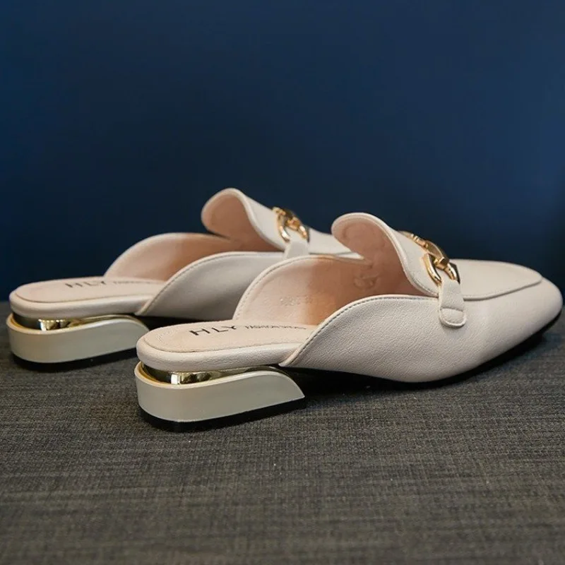 New Elegant Women Designer Round Toe Slippers Fashion Metal Lady Slippers Sweet Black Female Mules Beach Outside Shoes
New Elegant Women Designer Round Toe Slippers Fashion Metal Lady Slippers Sweet Black Female Mules Beach Outside Shoes