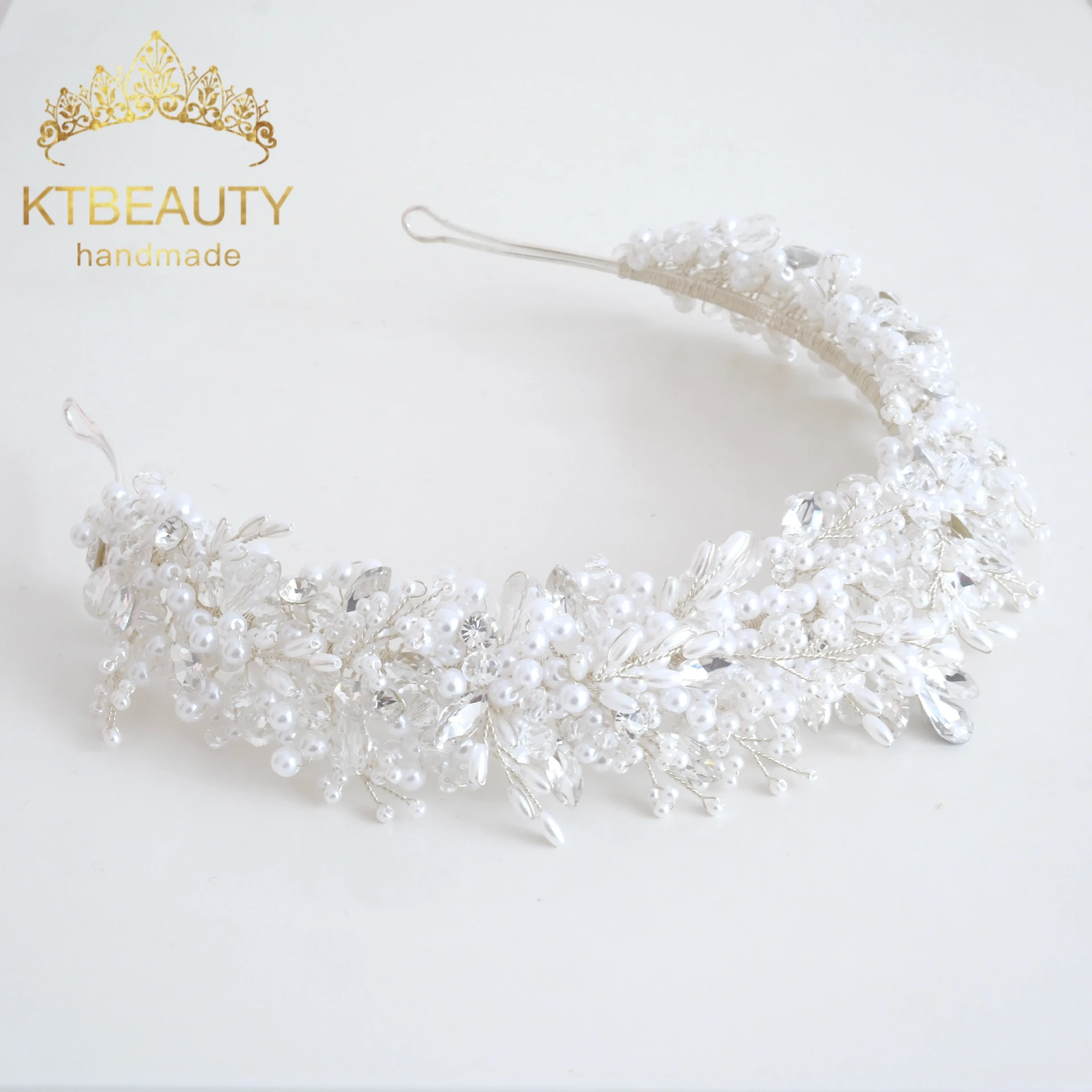 KTBEAUTY News 2025 bridal style Headpiece Silver color Crystal Big Size Crown white Stones Beauty Hair band Women Accessories
KTBEAUTY News 2025 bridal style Headpiece Silver color Crystal Big Size Crown white Stones Beauty Hair band Women Accessories