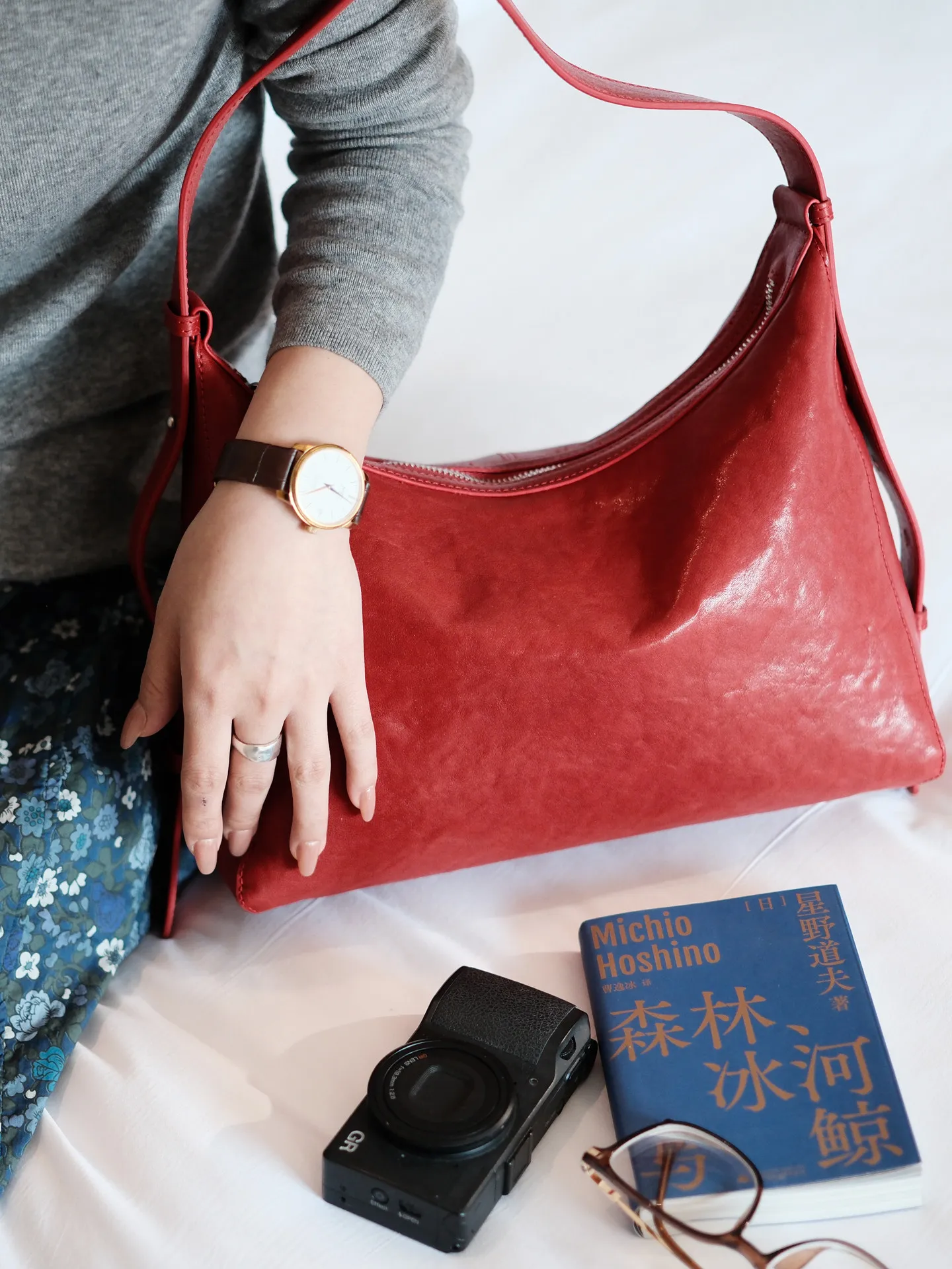 Weekend shopping genuine leather women's shoulder bag outdoor travel fashion vintage handmade cow leather ladies underarm bag
Weekend shopping genuine leather women's shoulder bag outdoor travel fashion vintage handmade cow leather ladies underarm bag