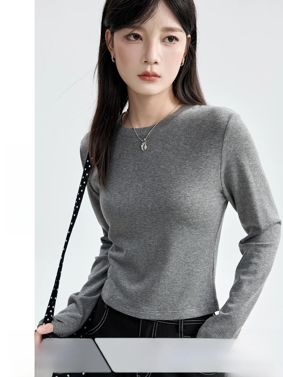 Slim Fit Long Sve round Ne ort T-irt Women's Base Layer Top Casual Sle Base irt Autumn Faion for Petite Women
Slim Fit Long Sve round Ne ort T-irt Women's Base Layer Top Casual Sle Base irt Autumn Faion for Petite Women