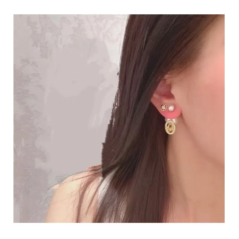 Cabinet New Sparkling Round Earrings Light Luxury French Pearl Stud Earrings Female Alphabet Diamond Earrings High Sense
Cabinet New Sparkling Round Earrings Light Luxury French Pearl Stud Earrings Female Alphabet Diamond Earrings High Sense