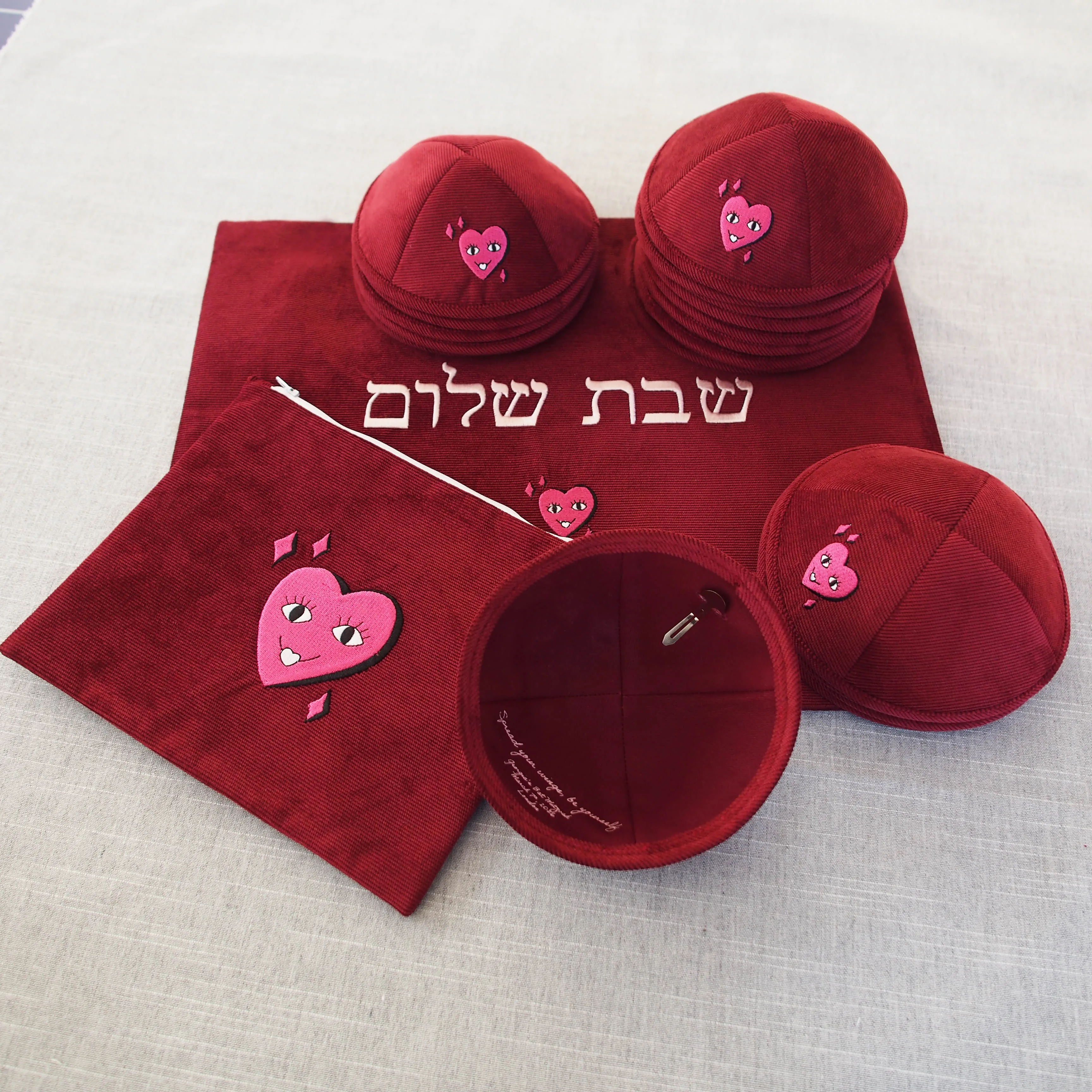 Custom Jewish kippah, bread cover, and zippered pouch set, suitable for Jewish weddings, Shabbat, and bar/bat mitzvahs.
Custom Jewish kippah, bread cover, and zippered pouch set, suitable for Jewish weddings, Shabbat, and bar/bat mitzvahs.
