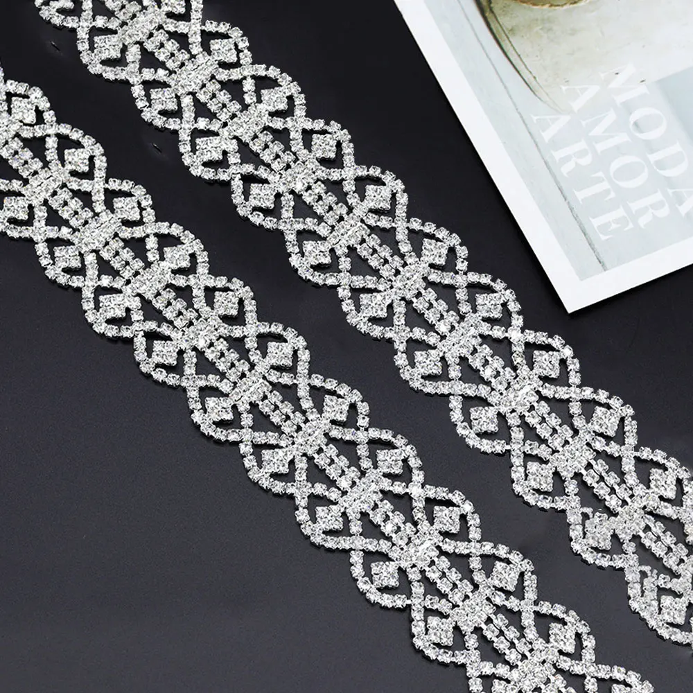 1 Yard Crystal Chain DIY Craft Accessories Polished Metal Yard Chain Bridal Decoration Fittings For Wedding Dress Embellishment 
1 Yard Crystal Chain DIY Craft Accessories Polished Metal Yard Chain Bridal Decoration Fittings For Wedding Dress Embellishment