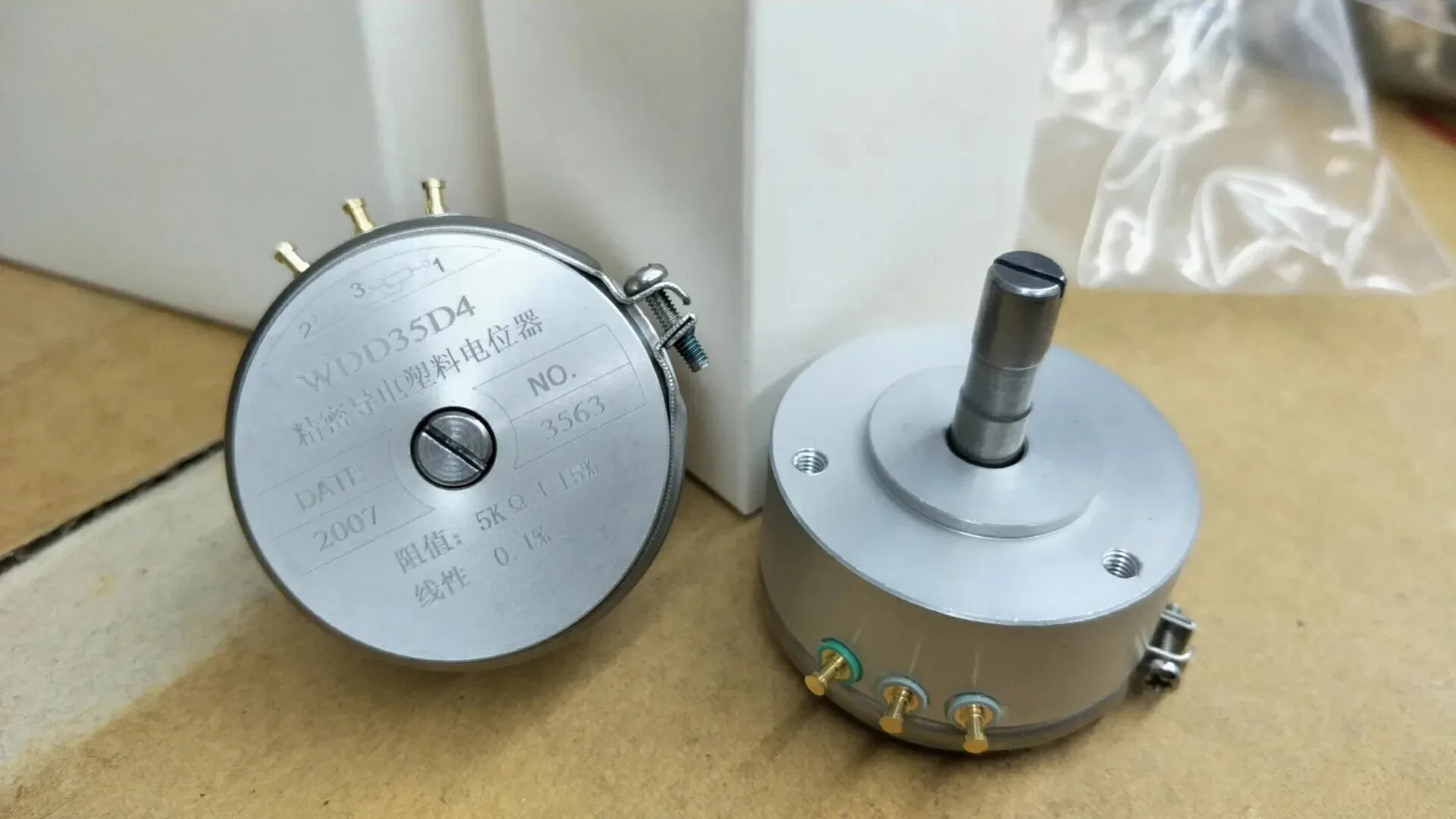 WDD35D4500R 1k 2k 5k 10K precision conductive plastic potentiometer, angle sensor
WDD35D4500R 1k 2k 5k 10K precision conductive plastic potentiometer, angle sensor