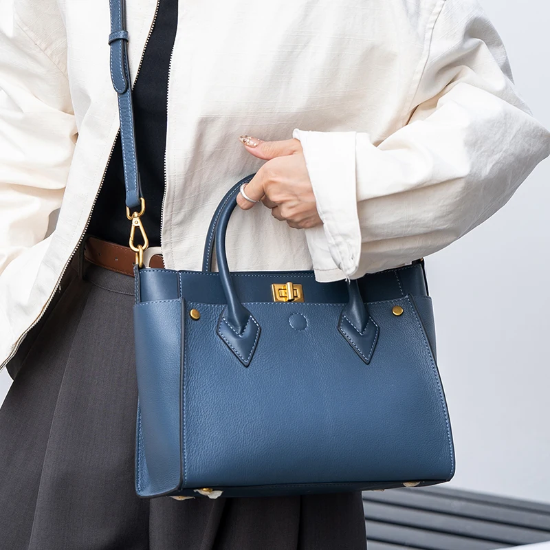 Women Cow Genuine Leather Shoulder Bag Female Fashion Luxury Designer Natural Cowhide Handbags Ladies Retro Commuting Bags Lady
Women Cow Genuine Leather Shoulder Bag Female Fashion Luxury Designer Natural Cowhide Handbags Ladies Retro Commuting Bags Lady