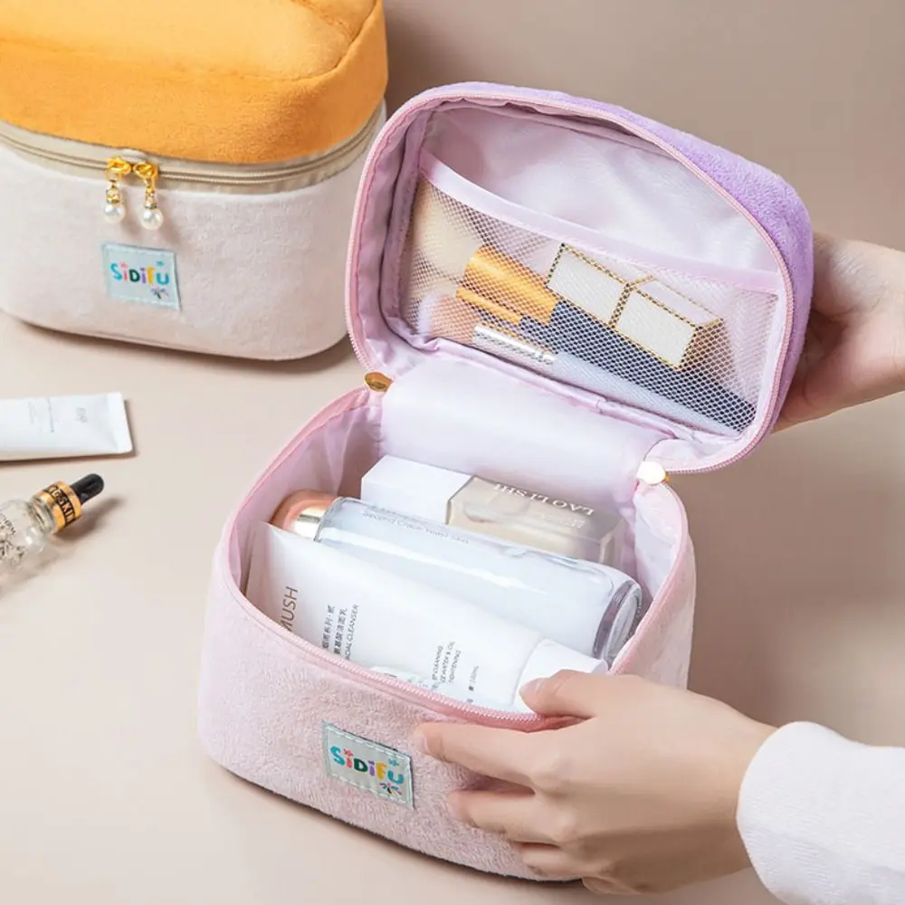 Multifunctional Plush Makeup Bag Plush Square Handheld Cosmetic Case Zipper Large Capacity Portable Storage Bag Toiletry Bag
Multifunctional Plush Makeup Bag Plush Square Handheld Cosmetic Case Zipper Large Capacity Portable Storage Bag Toiletry Bag