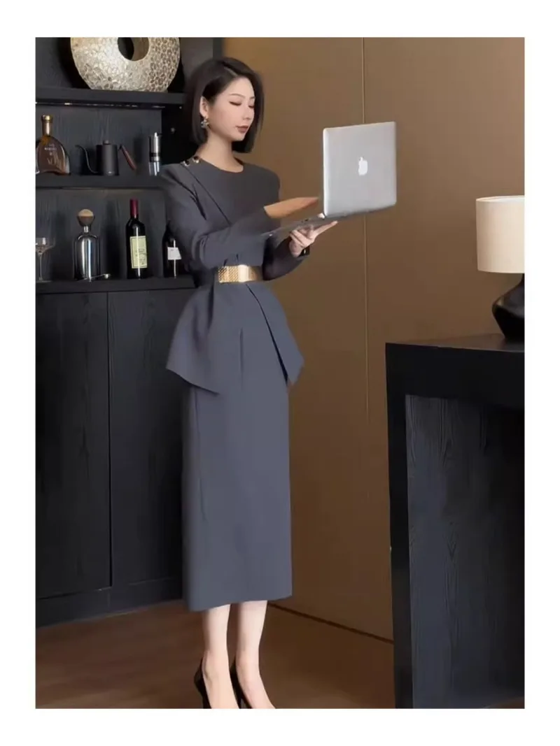 New Luxury Autumn Women's Two Piece Set Fashion Long Sleeve Split Top with Belt + Slim Midi Skirt Office Lady Elegant Suit
New Luxury Autumn Women's Two Piece Set Fashion Long Sleeve Split Top with Belt + Slim Midi Skirt Office Lady Elegant Suit