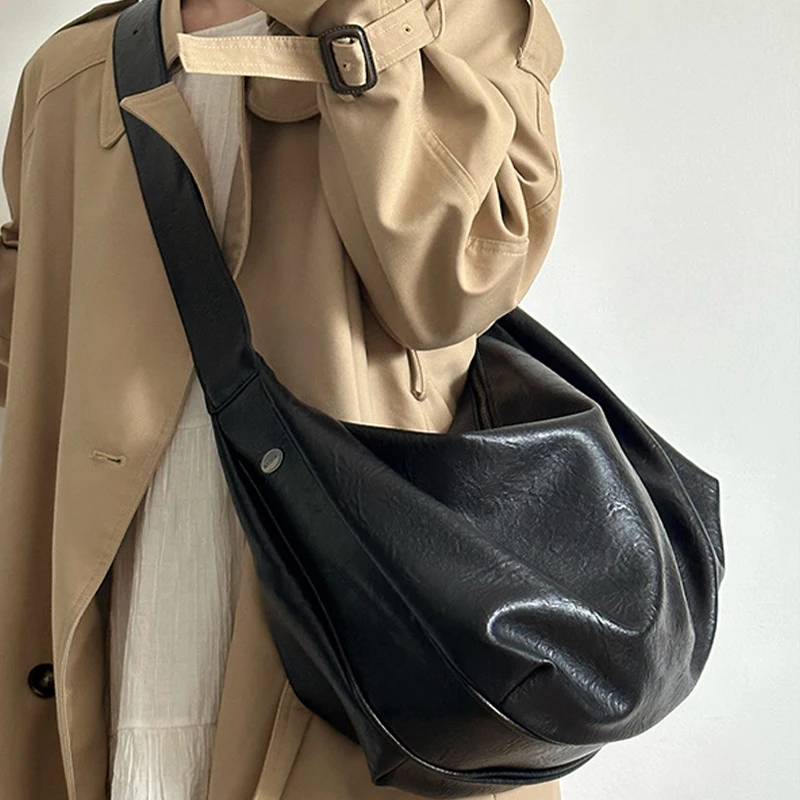 Soft leather large capacity black dumpling bag for women 2025 new retro high-end casual one-shoulder crossbody tote bag
Soft leather large capacity black dumpling bag for women 2025 new retro high-end casual one-shoulder crossbody tote bag
