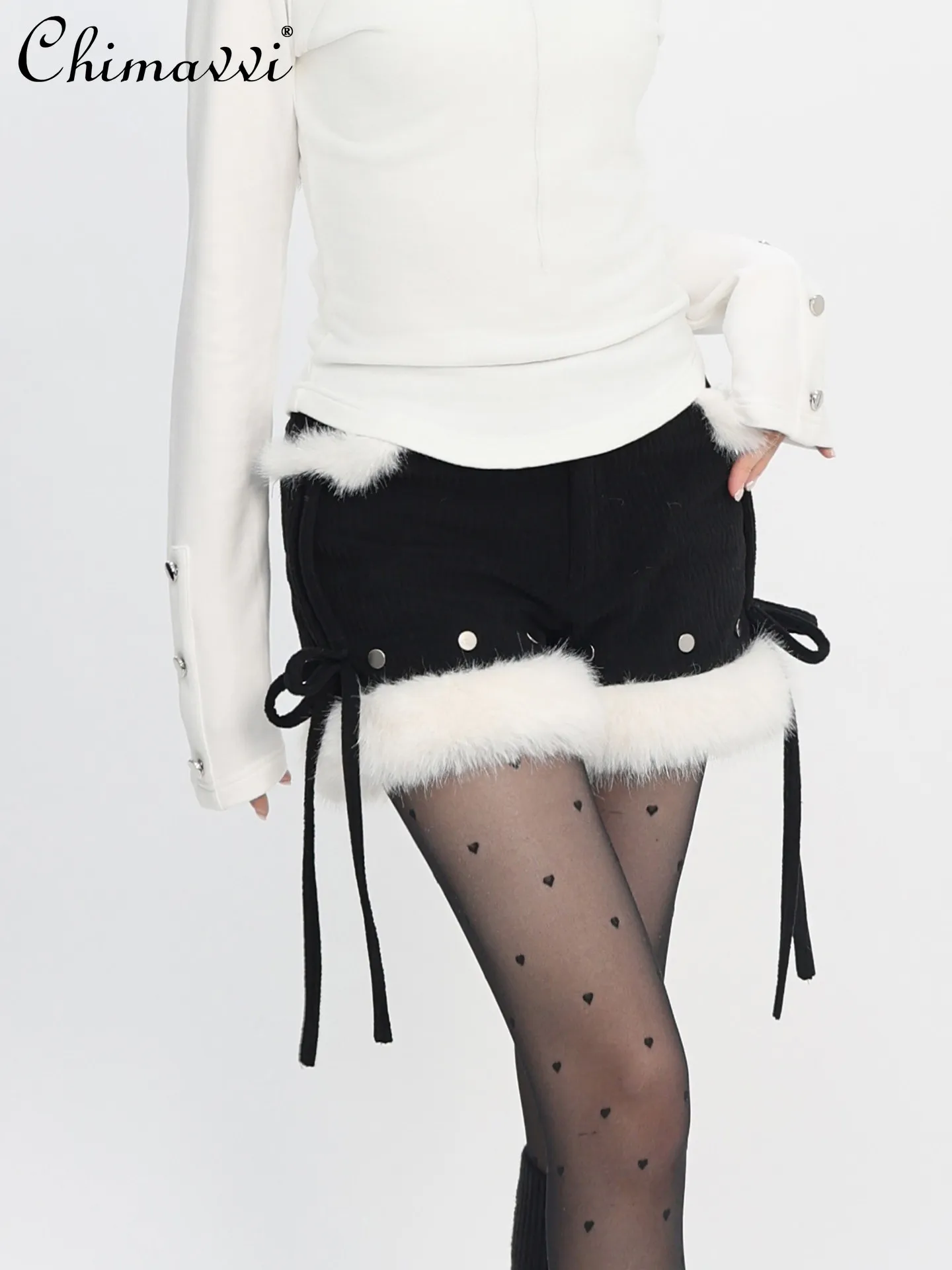 Original Japanese Fashion Corduroy Shorts Autumn Winter Women's Black and White Plush Patchwork Frayed Edge Chic Hot Girl Shorts
Original Japanese Fashion Corduroy Shorts Autumn Winter Women's Black and White Plush Patchwork Frayed Edge Chic Hot Girl Shorts