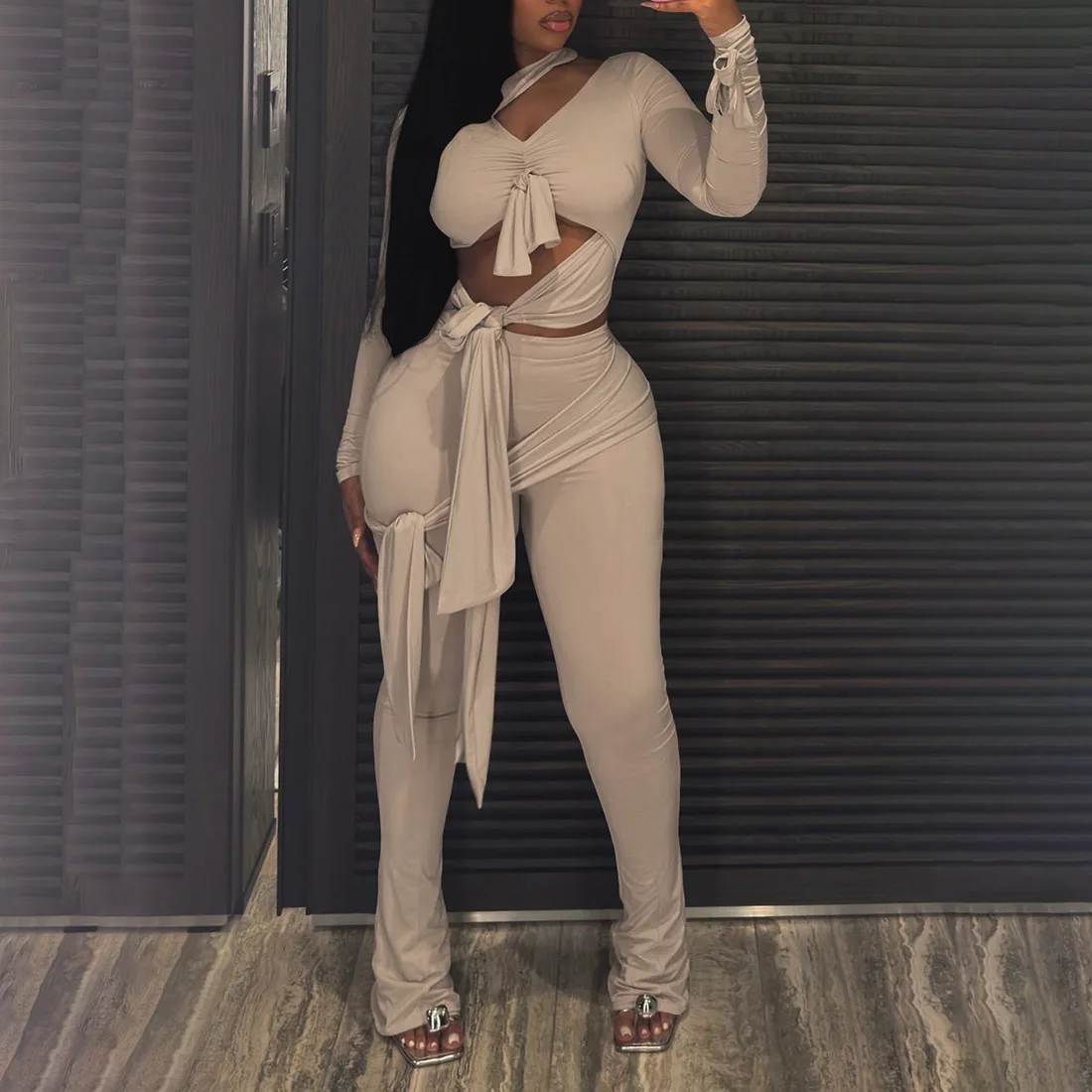 Сексуальный бандажный лоскутный женский комплект из 2 предметов, однотонный ажурный облегающий укороченный топ + брюки, женская уличная одежда, новинка
Сексуальный бандажный лоскутный женский комплект из 2 предметов, однотонный ажурный облегающий укороченный топ + брюки, женская уличная одежда, новинка