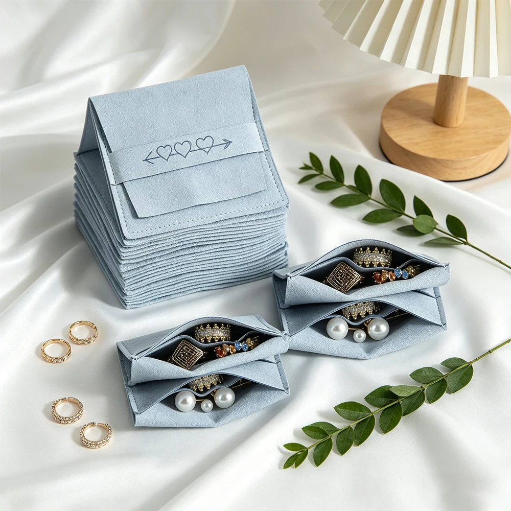 50/100Pcs 8*8cm Custom Logo Microfiber Flap Pouch Jewelry Packaging Gift Bag with Divider Earrings Necklace Oil Dust Bag Boxes
50/100Pcs 8*8cm Custom Logo Microfiber Flap Pouch Jewelry Packaging Gift Bag with Divider Earrings Necklace Oil Dust Bag Boxes