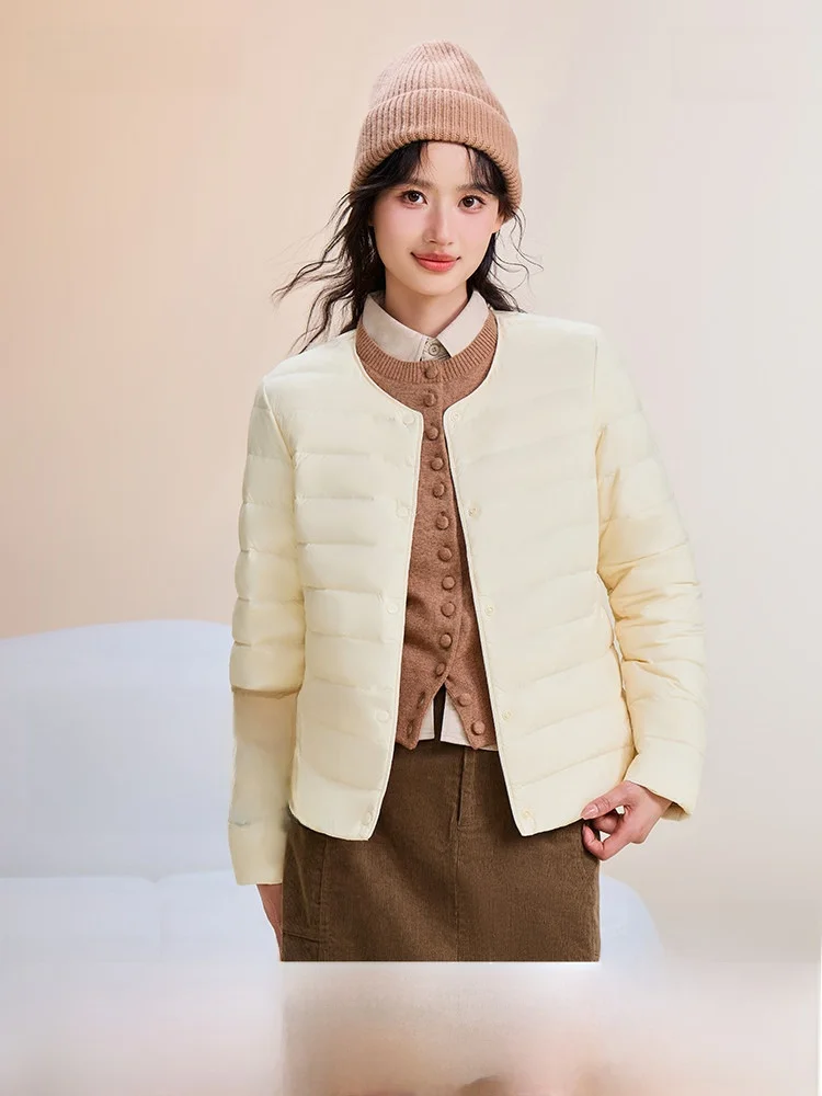 Lightweight round Neckdown Jacket Women's Casual Style Nylon Fabric Duck down Filling Commute Fashion Snow Flying 2024 Winter
Lightweight round Neckdown Jacket Women's Casual Style Nylon Fabric Duck down Filling Commute Fashion Snow Flying 2024 Winter