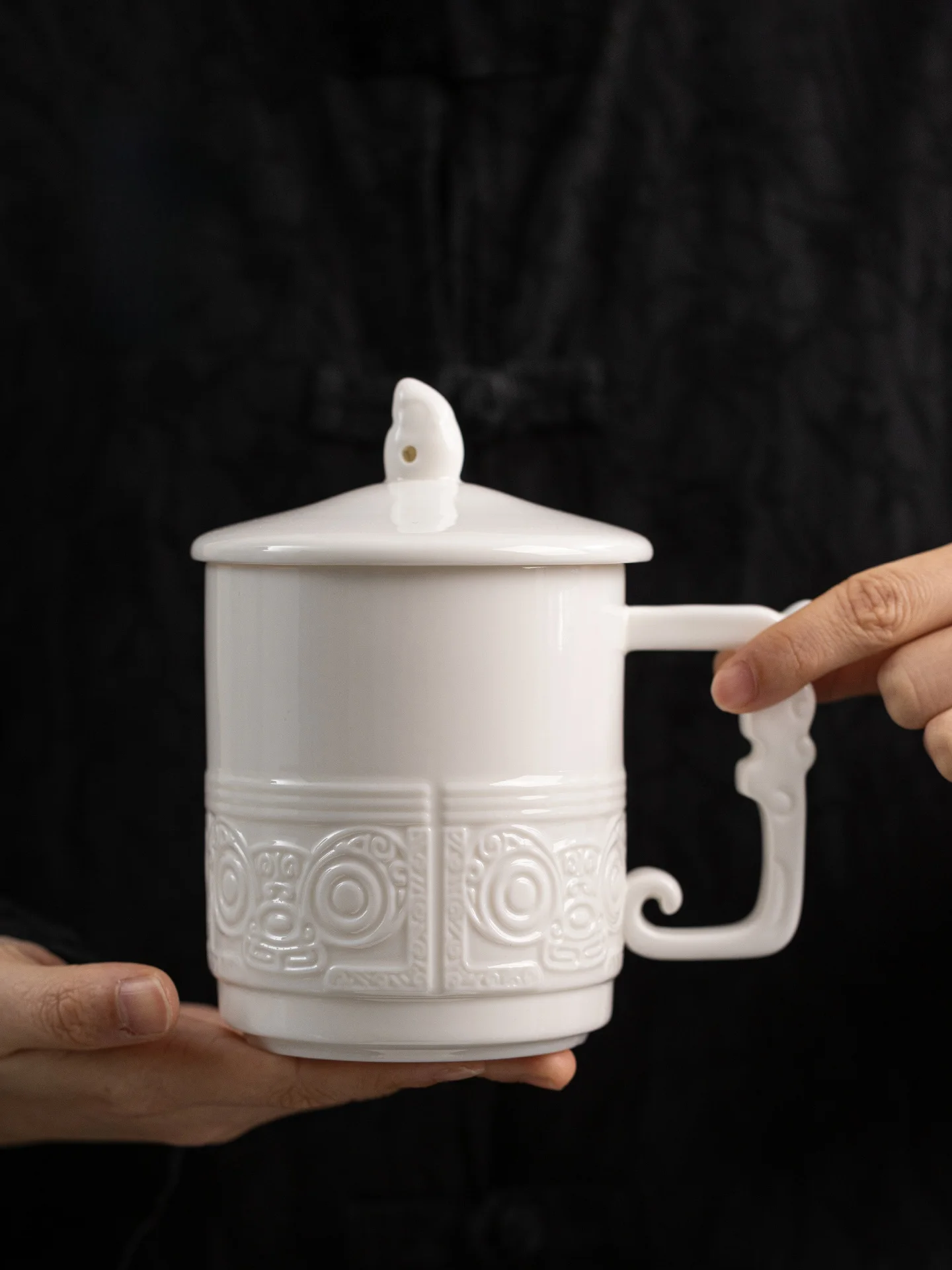 Xiji Yangliyu Cerc Mugs Office Use Tea Brewing Cups with Lid Personal Use Home Dining Table Water Cups Single Ear Handle
Xiji Yangliyu Cerc Mugs Office Use Tea Brewing Cups with Lid Personal Use Home Dining Table Water Cups Single Ear Handle