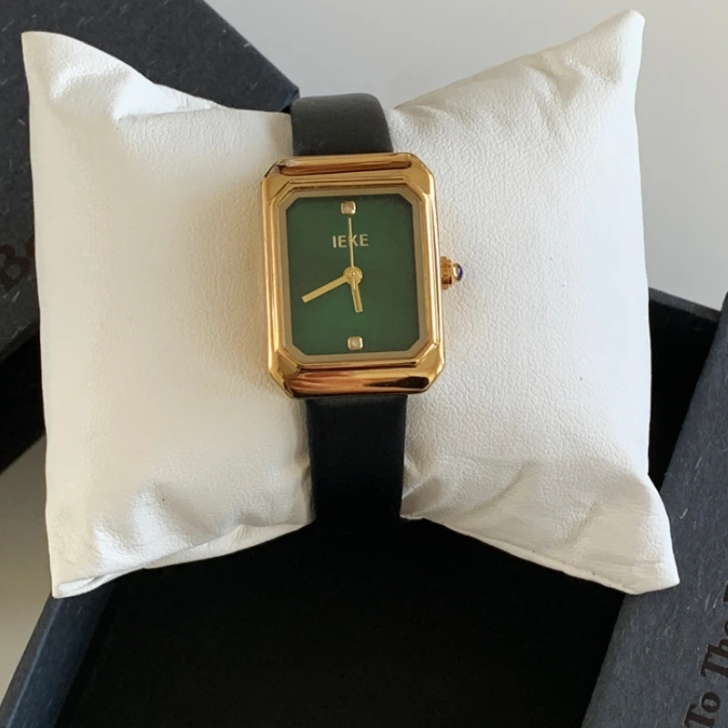 Very simple style square watch for women, retro light luxury Korean casual temperament commuter women's watch
Very simple style square watch for women, retro light luxury Korean casual temperament commuter women's watch