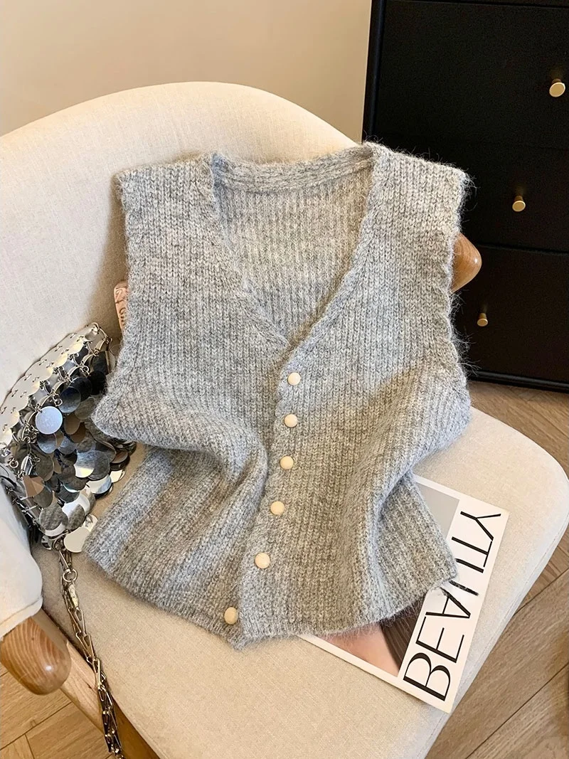 Осенне-зимний жилет с V-образным вырезом для женщин, модный универсальный свободный облегающий топ в корейском стиле, стильная одежда
Осенне-зимний жилет с V-образным вырезом для женщин, модный универсальный свободный облегающий топ в корейском стиле, стильная одежда