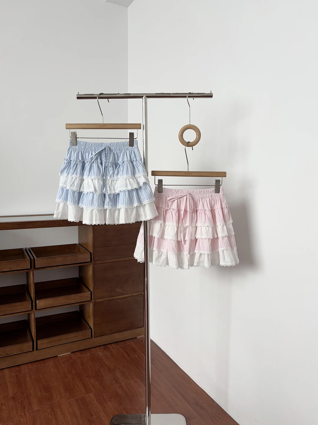 Sweet Ballet Style High Waist A-Line Skirt Women Summer Slimming Color Block Layered Ruffle Hem Cake Skirt Polyester Fiber
Sweet Ballet Style High Waist A-Line Skirt Women Summer Slimming Color Block Layered Ruffle Hem Cake Skirt Polyester Fiber