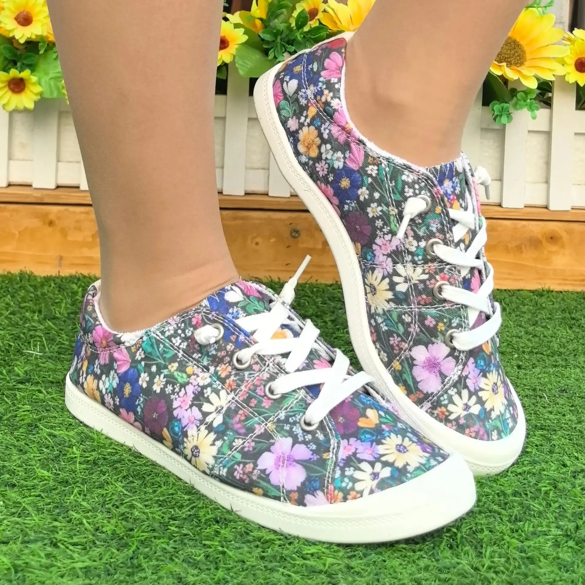 Пара женских повседневных уличных кроссовок, походная обувь, кроссовки, новинка весны 2026 фиолетового цвета без шнуровки с цветочным принтом, модный подарок для путешествий, женская обувь
Пара женских повседневных уличных кроссовок, походная обувь, кроссовки, новинка весны 2026 фиолетового цвета без шнуровки с цветочным принтом, модный подарок для путешествий, женская обувь