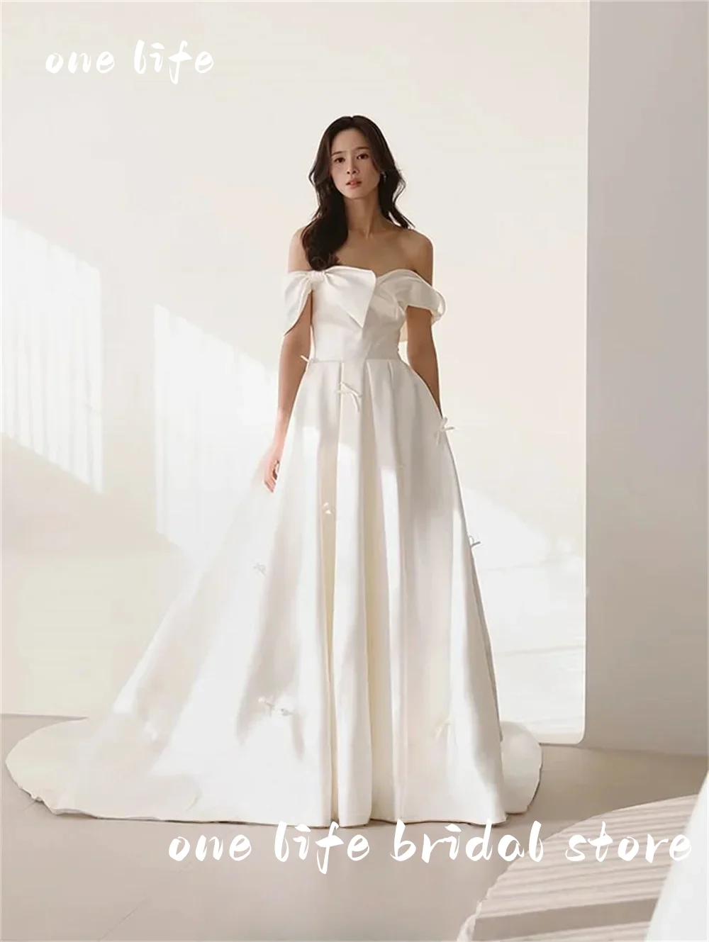 one life Elegant Off Shoulder Korea Wedding Dresses A-line Floor-Length Bridal Gown Shoot Customize Corset Back Bride Dress
one life Elegant Off Shoulder Korea Wedding Dresses A-line Floor-Length Bridal Gown Shoot Customize Corset Back Bride Dress