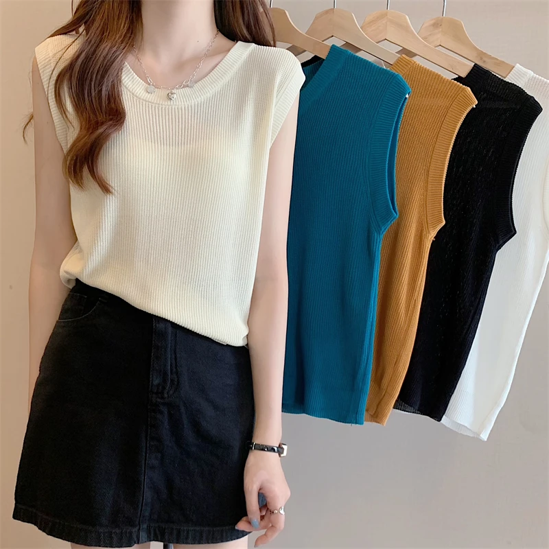 2023 new women's dress simple solid color round neck sleeveless vest women's versatile fashionable loose thin knit women's top
2023 new women's dress simple solid color round neck sleeveless vest women's versatile fashionable loose thin knit women's top
