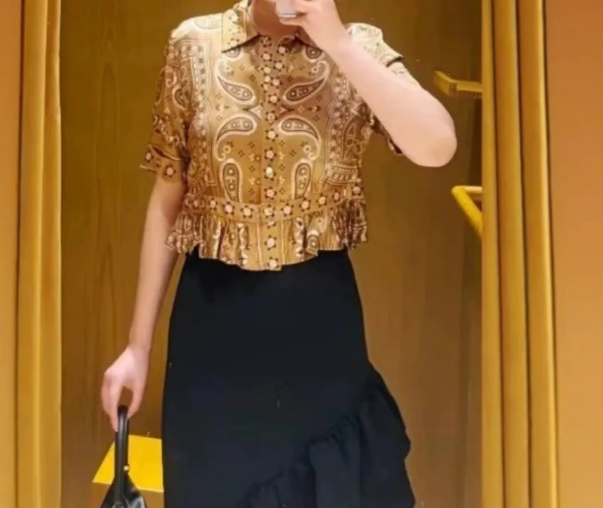 2026 Summer New Women's Paisley Printed Shirt Waist Cinching Ruffled Edge Short Sleeve Single Breasted POLO Collar Shirt
2026 Summer New Women's Paisley Printed Shirt Waist Cinching Ruffled Edge Short Sleeve Single Breasted POLO Collar Shirt