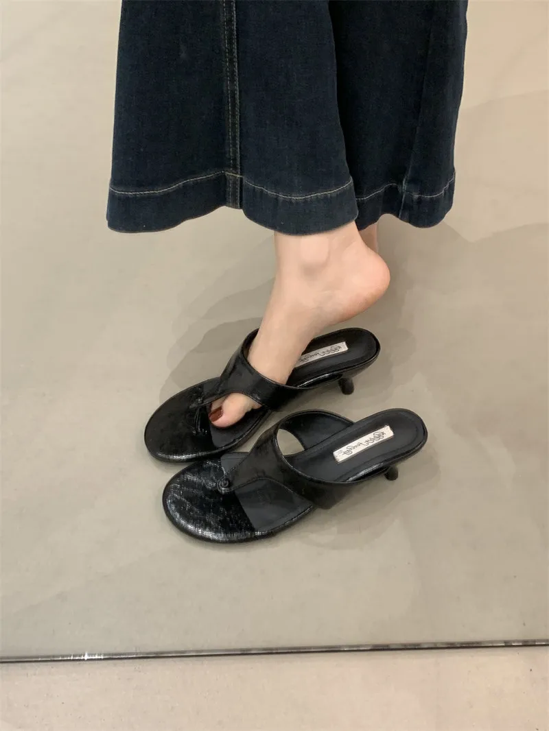 Designer Wide Band Buckle Strap Pumps Women Sexy Round Toe Thin Heels Flip Flop Banquet Dress Sandals Mule Ladies Shoes
Designer Wide Band Buckle Strap Pumps Women Sexy Round Toe Thin Heels Flip Flop Banquet Dress Sandals Mule Ladies Shoes