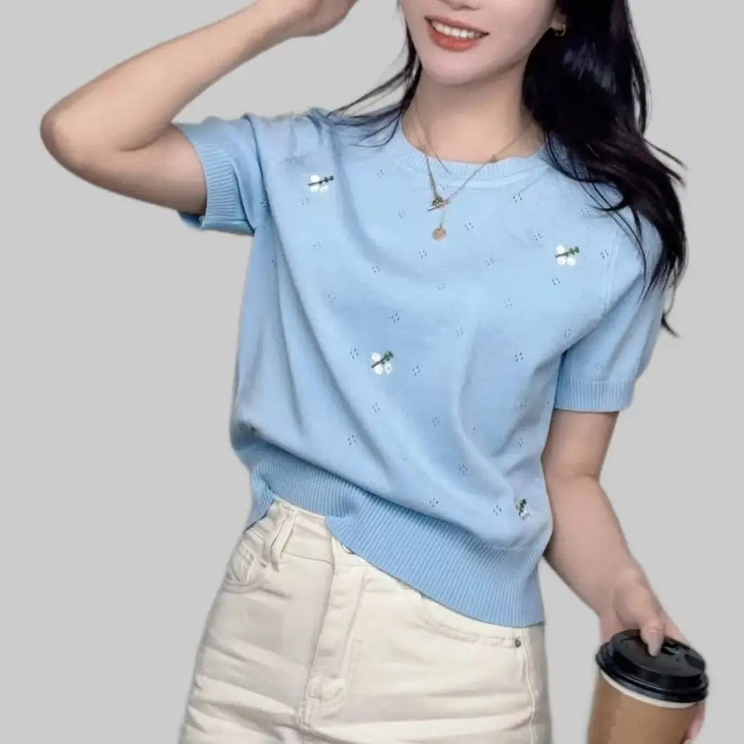 Summer Short-Sleeved Elegant Knitwear Women's Thin Embroidered Knitwear 2025 Niche Korean New Slim Fashion Women's Tops
Summer Short-Sleeved Elegant Knitwear Women's Thin Embroidered Knitwear 2025 Niche Korean New Slim Fashion Women's Tops
