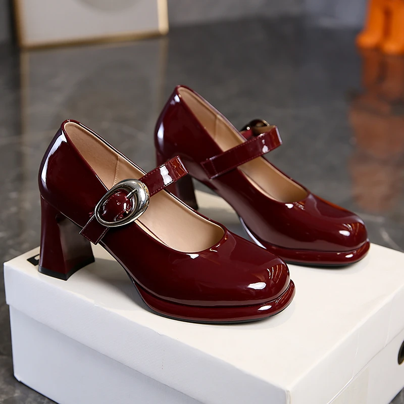 Туфли на высоком каблуке, новые летние туфли с круглым носком и металлической пряжкой, износостойкие туфли без шнуровки на толстом каблуке 
Туфли на высоком каблуке, новые летние туфли с круглым носком и металлической пряжкой, износостойкие туфли без шнуровки на толстом каблуке