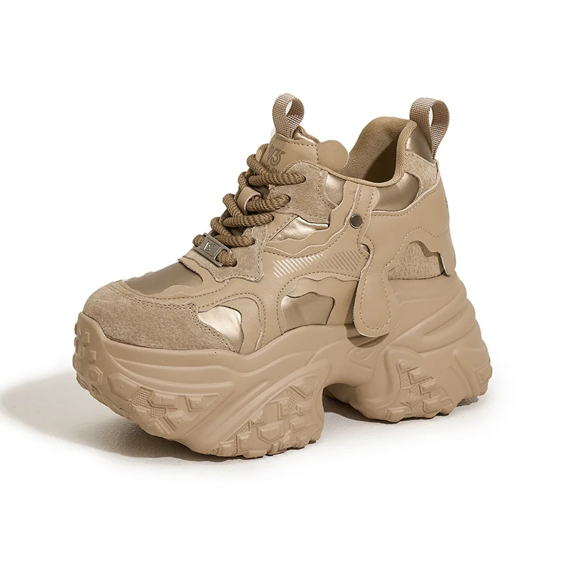 Женская обувь на скрытой танкетке 10 см, новинка 2023 года, зима-осень, спортивная обувь для папы на высокой платформе, популярные женские вулканизированные кроссовки в стиле ретро 
Женская обувь на скрытой танкетке 10 см, новинка 2023 года, зима-осень, спортивная обувь для папы на высокой платформе, популярные женские вулканизированные кроссовки в стиле ретро