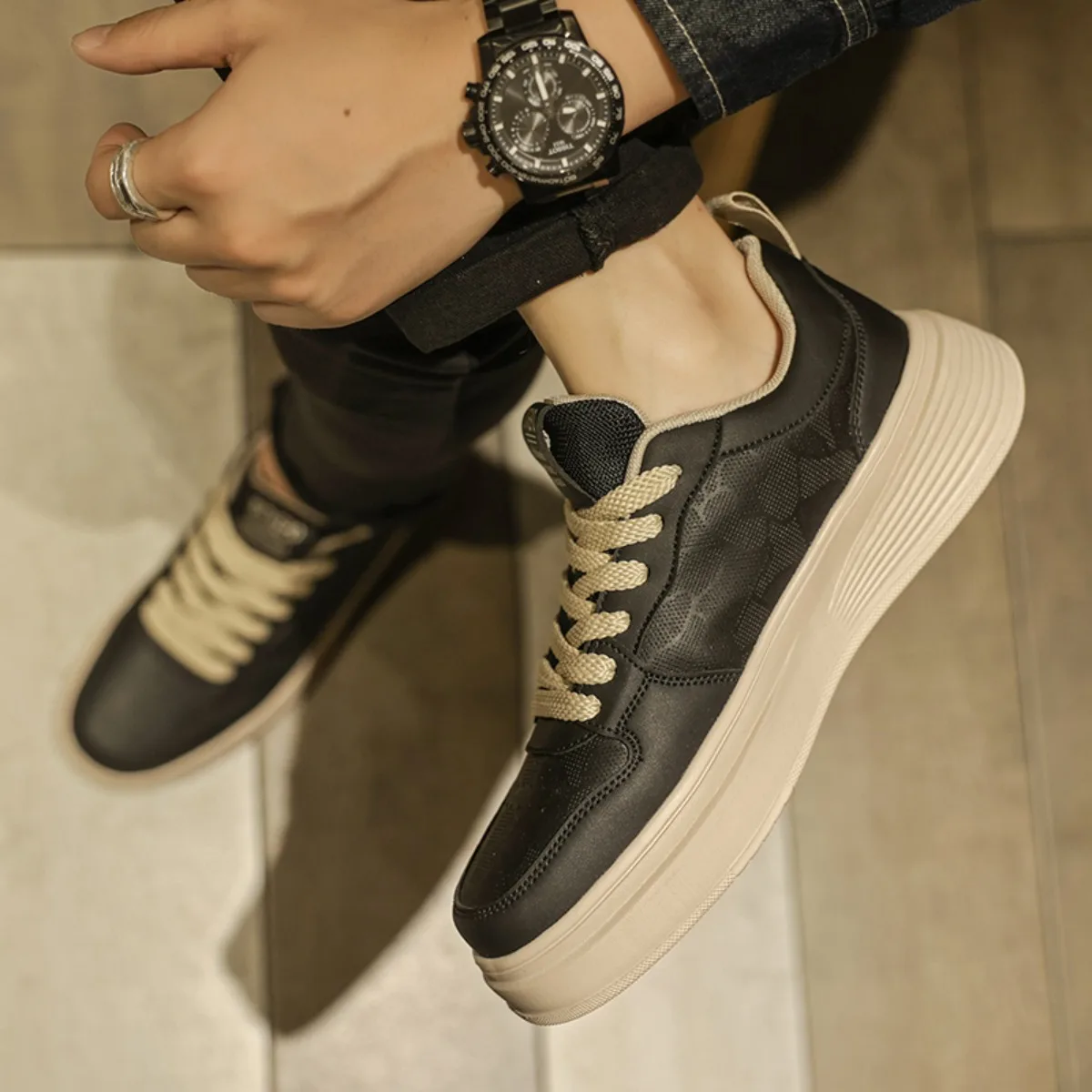 Sleek Non-Bulky Design Men's Sneakers White Leather Height Increasing Sport Shoes Zapatillas De Hombre Suitable for All Seasons
Sleek Non-Bulky Design Men's Sneakers White Leather Height Increasing Sport Shoes Zapatillas De Hombre Suitable for All Seasons