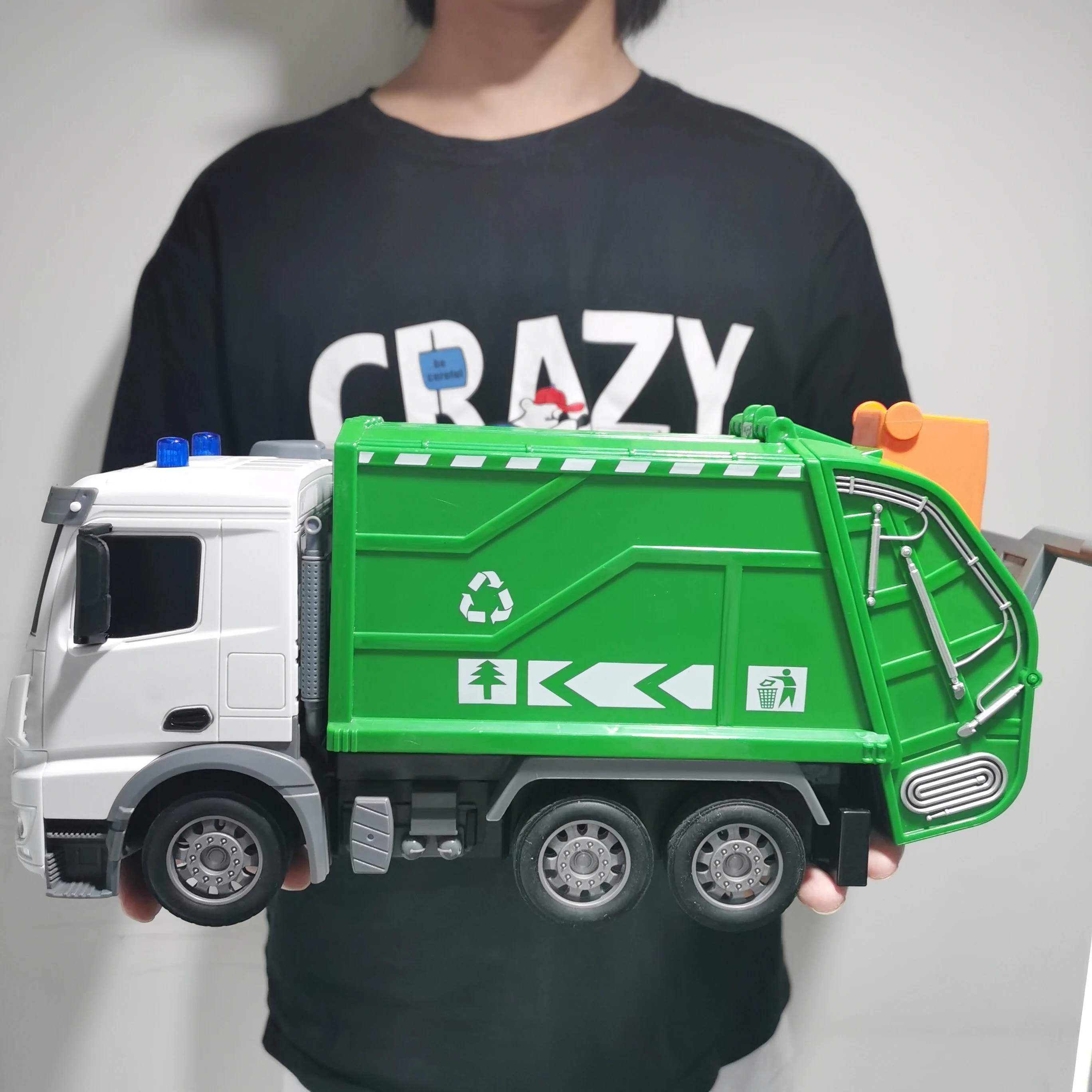 Детский радиоуправляемый мусоровоз, игрушка с подсветкой, масштаб 1/14, радиоуправляемый автомобиль, санитарный автомобиль, машинки для переработки, игрушки для раннего обучения, мальчик
Детский радиоуправляемый мусоровоз, игрушка с подсветкой, масштаб 1/14, радиоуправляемый автомобиль, санитарный автомобиль, машинки для переработки, игрушки для раннего обучения, мальчик