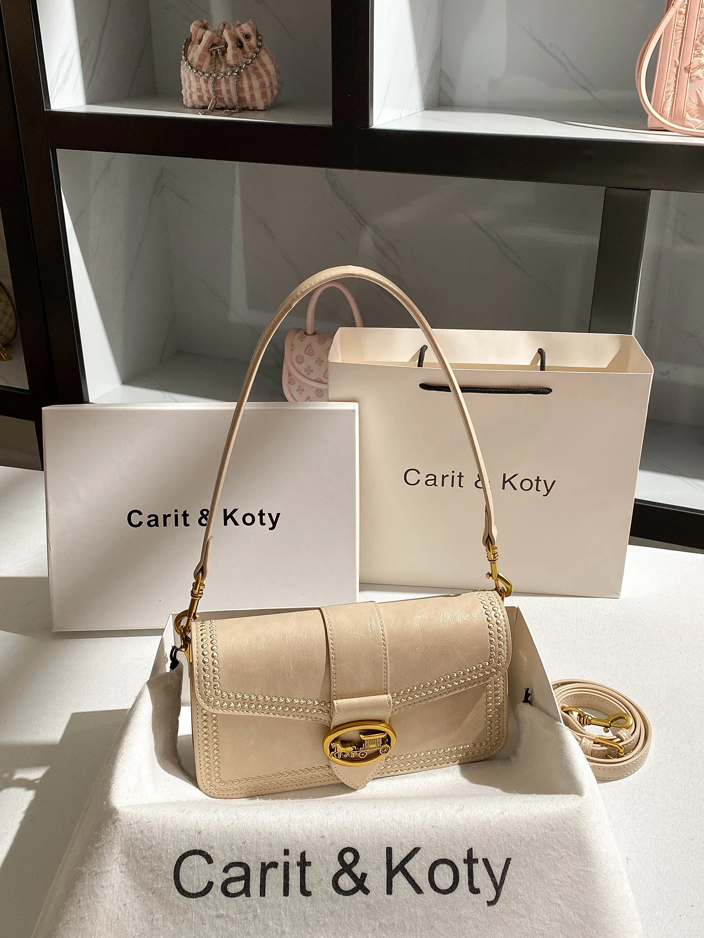 Original and Elegant Shoulder Bag with Delicate Metal Decoration 2025 Winter New in Handbags and Luxury Crossbody Bag for Women
Original and Elegant Shoulder Bag with Delicate Metal Decoration 2025 Winter New in Handbags and Luxury Crossbody Bag for Women