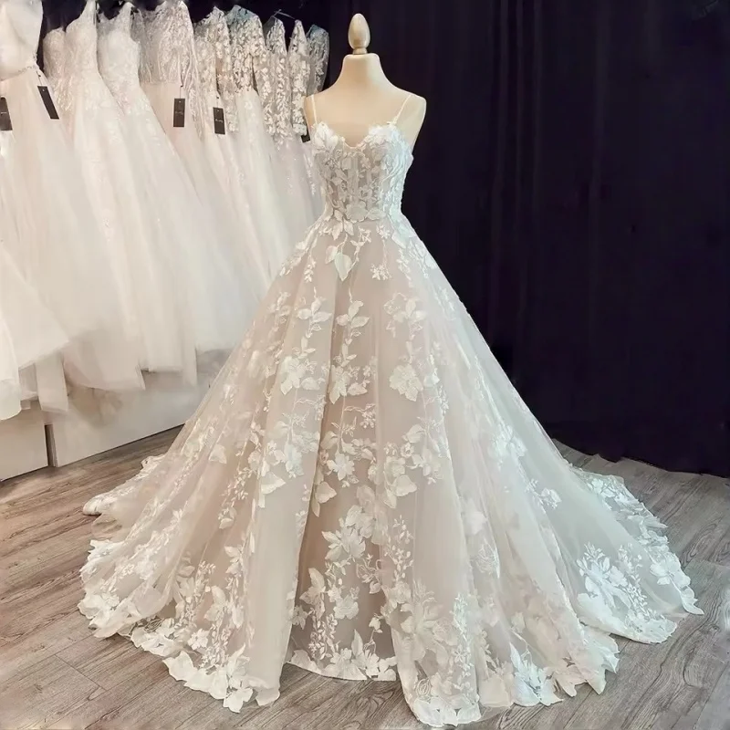 Luxury Spaghetti Straps Lace Women Sweetheart Neck Wedding Dress Bride Champagne Wedding Gown Backless Customized Bridal Dress
Luxury Spaghetti Straps Lace Women Sweetheart Neck Wedding Dress Bride Champagne Wedding Gown Backless Customized Bridal Dress
