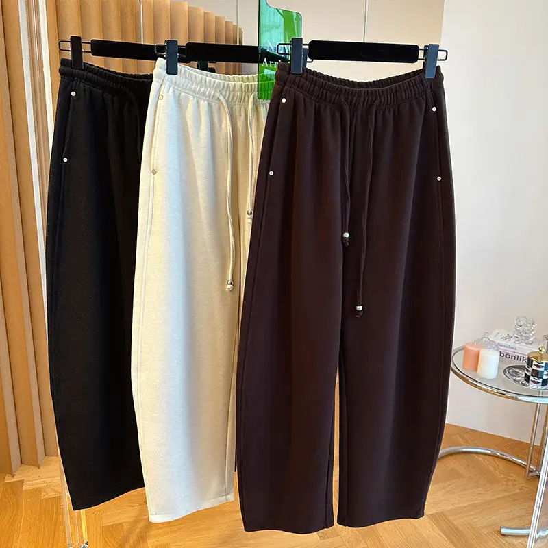 Мужские повседневные брюки больших размеров, широкие спортивные штаны-бананы, осень-зима, Новое поступление, удобные свободные брюки в американском стиле ретро
Мужские повседневные брюки больших размеров, широкие спортивные штаны-бананы, осень-зима, Новое поступление, удобные свободные брюки в американском стиле ретро