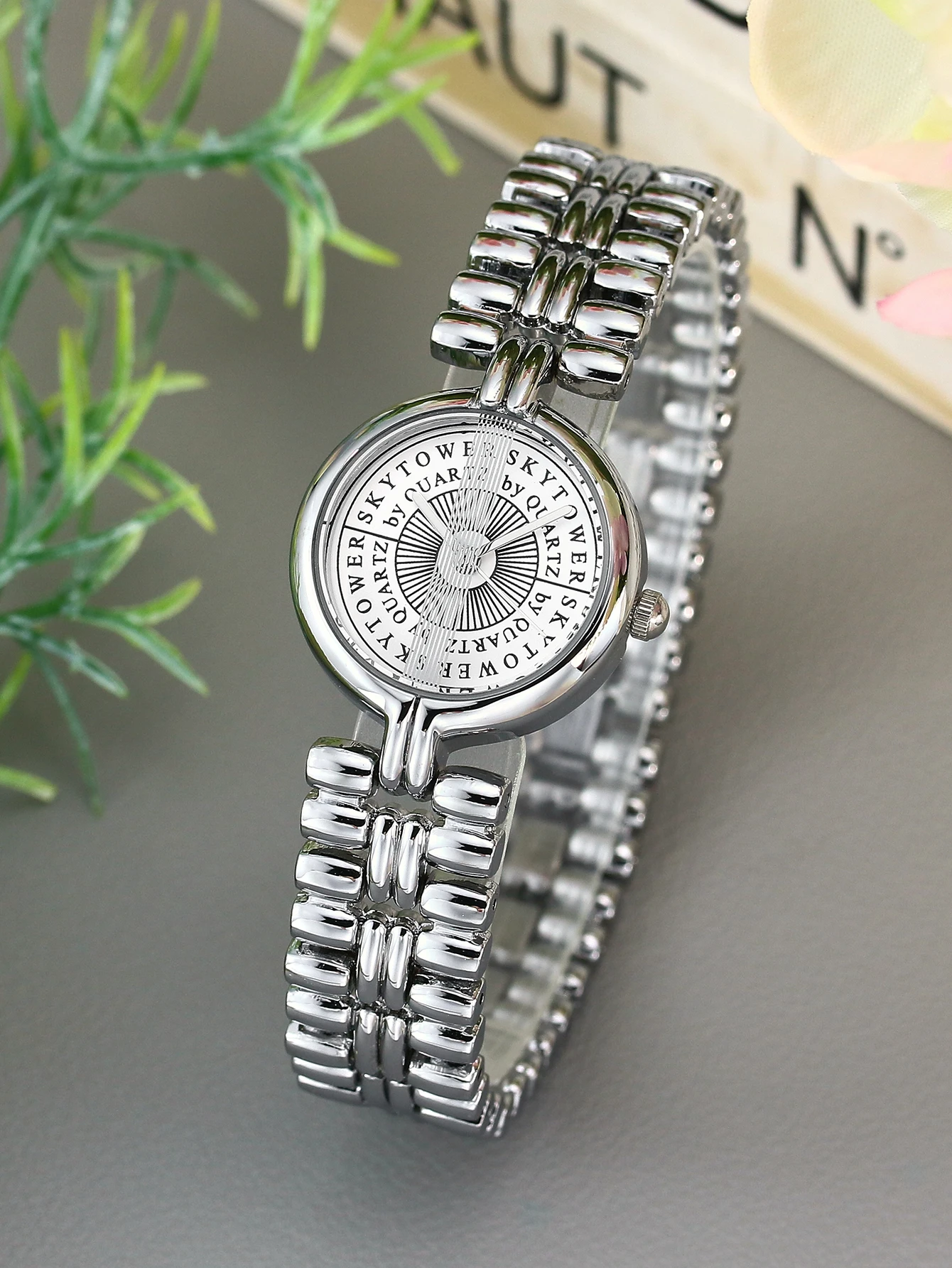 Минималистичные женские часы, компактные и изысканные, водонепроницаемые и светящиеся маленькие круглые часы, модные женские часы
Минималистичные женские часы, компактные и изысканные, водонепроницаемые и светящиеся маленькие круглые часы, модные женские часы