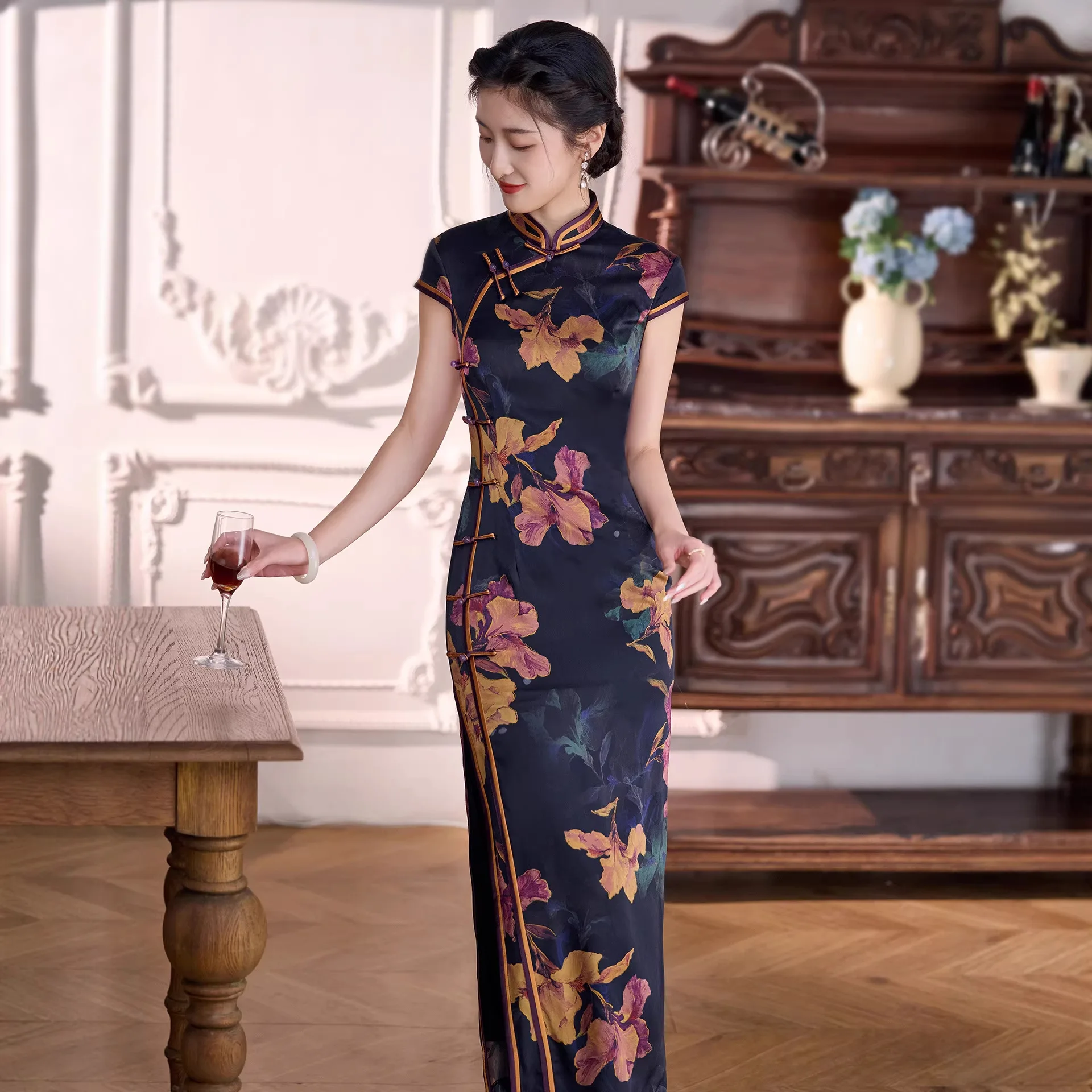 Silk Chinese Shanghai Style Floral Traditional Vintage Modern Cheongsam Qipao Women's High-End Improved Dress Catwalk Long
Silk Chinese Shanghai Style Floral Traditional Vintage Modern Cheongsam Qipao Women's High-End Improved Dress Catwalk Long