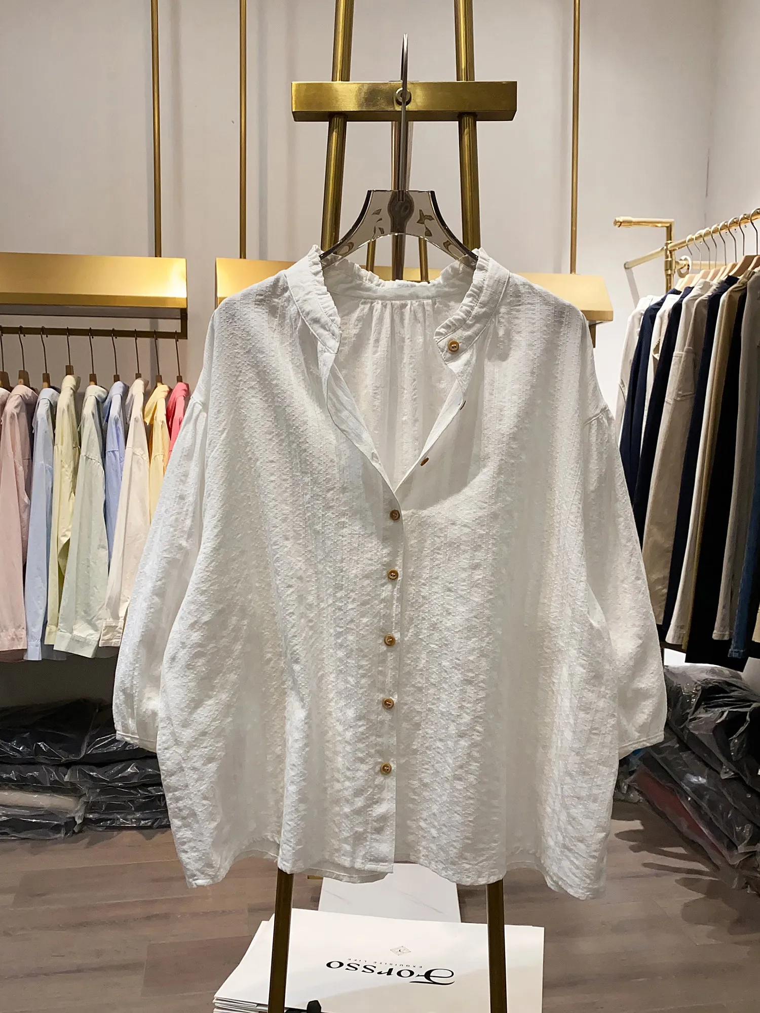 New Korean Style Casual Vertical Stripe Shirt Women's Ruffled Collar Bubble Texture Balloon Sleeve Wooden Button Top
New Korean Style Casual Vertical Stripe Shirt Women's Ruffled Collar Bubble Texture Balloon Sleeve Wooden Button Top