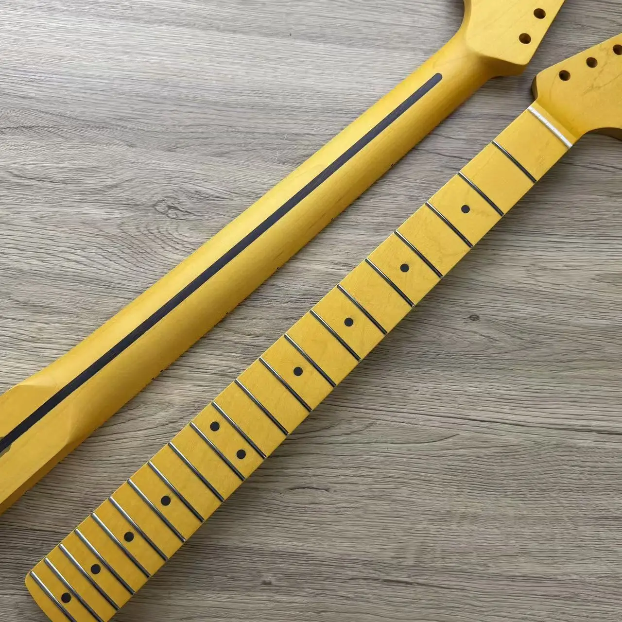 Premium 25.5" Scale Jazz Neck with 21-Fret Light Yellow Matte Maple Fingerboard Guitar Neck Part for Enhanced Playing Experience
Premium 25.5" Scale Jazz Neck with 21-Fret Light Yellow Matte Maple Fingerboard Guitar Neck Part for Enhanced Playing Experience