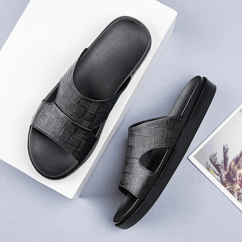 2026 New Men's Black Patterned Leather Slide Thick-soled Anti-slip Casual Summer Comfortable Walking Sandals for Men
2026 New Men's Black Patterned Leather Slide Thick-soled Anti-slip Casual Summer Comfortable Walking Sandals for Men