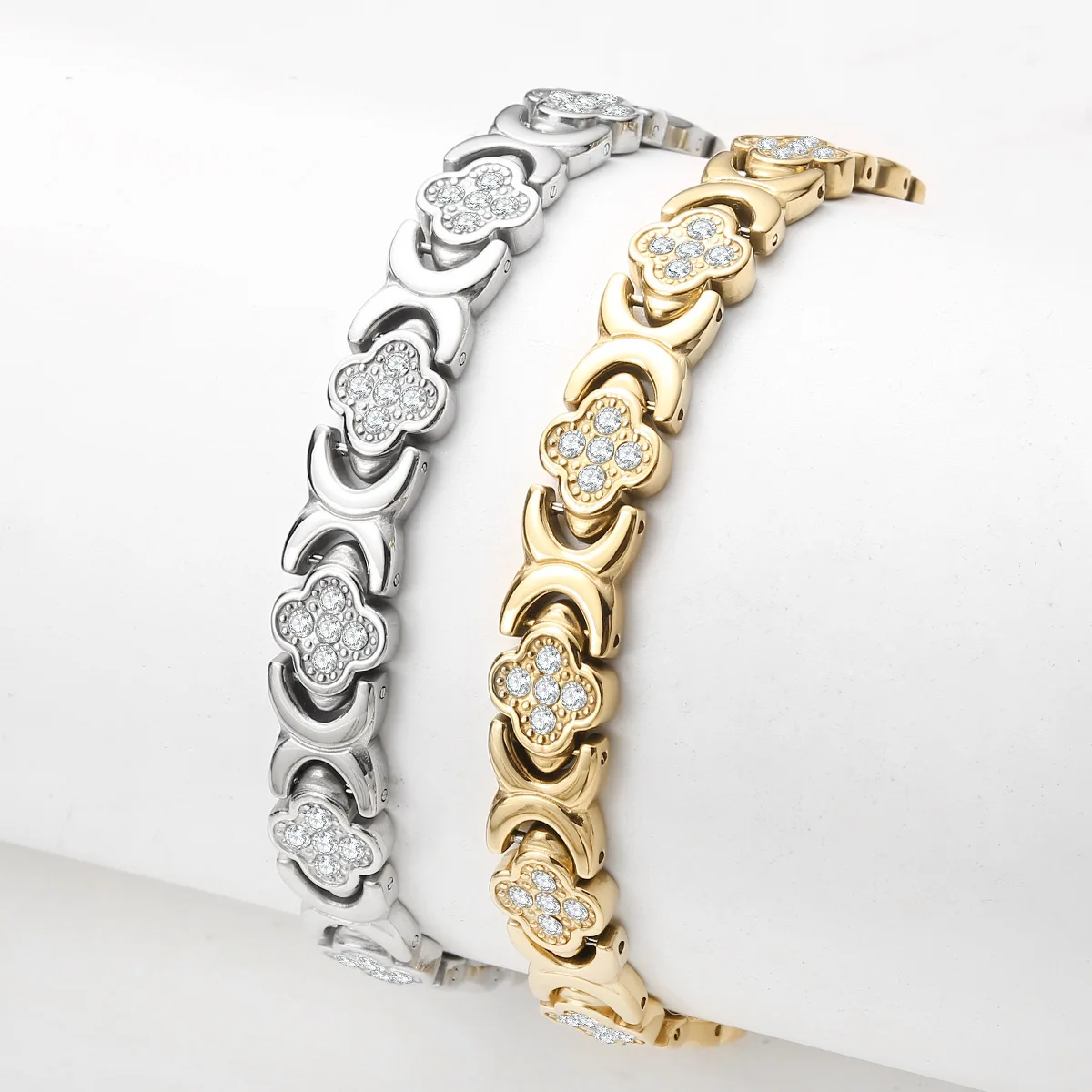 2025 New Hot-selling fashionable light luxury lucky leaf stainless steel diamond inlaid magnetic bracelet bracelets woman
2025 New Hot-selling fashionable light luxury lucky leaf stainless steel diamond inlaid magnetic bracelet bracelets woman