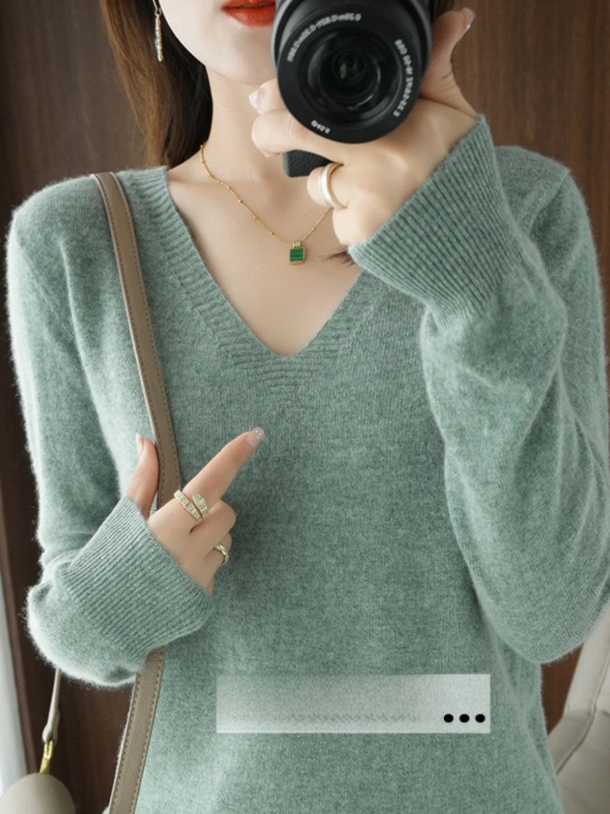 Spring 2026 Women's V-Neck Knitwear Loose Fit Thin Style Overhead Top Korean Commute Style Soft Fabric Long Sleeve Pure Color
Spring 2026 Women's V-Neck Knitwear Loose Fit Thin Style Overhead Top Korean Commute Style Soft Fabric Long Sleeve Pure Color
