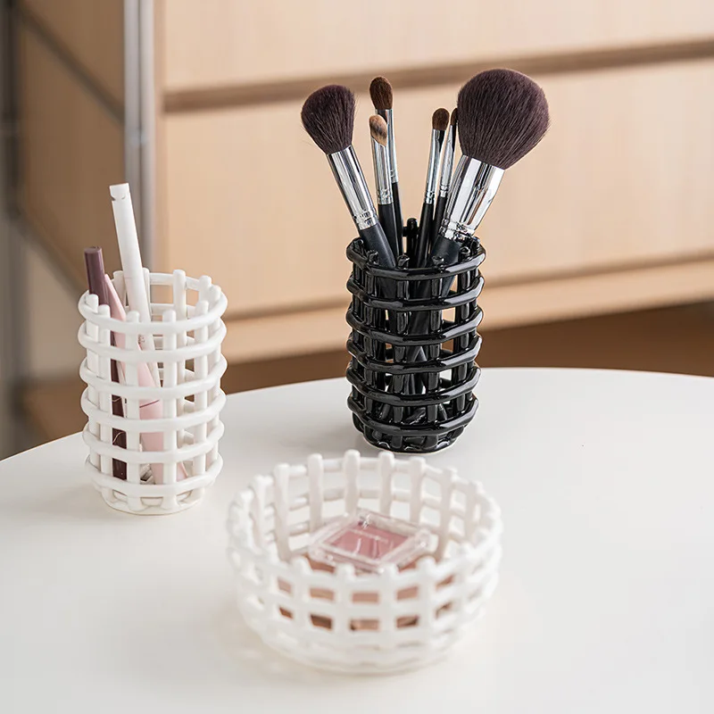 Handwoven Hollow-out Ceramic Minimalist Storage Rack, High-end Home Decor Ornament
Handwoven Hollow-out Ceramic Minimalist Storage Rack, High-end Home Decor Ornament