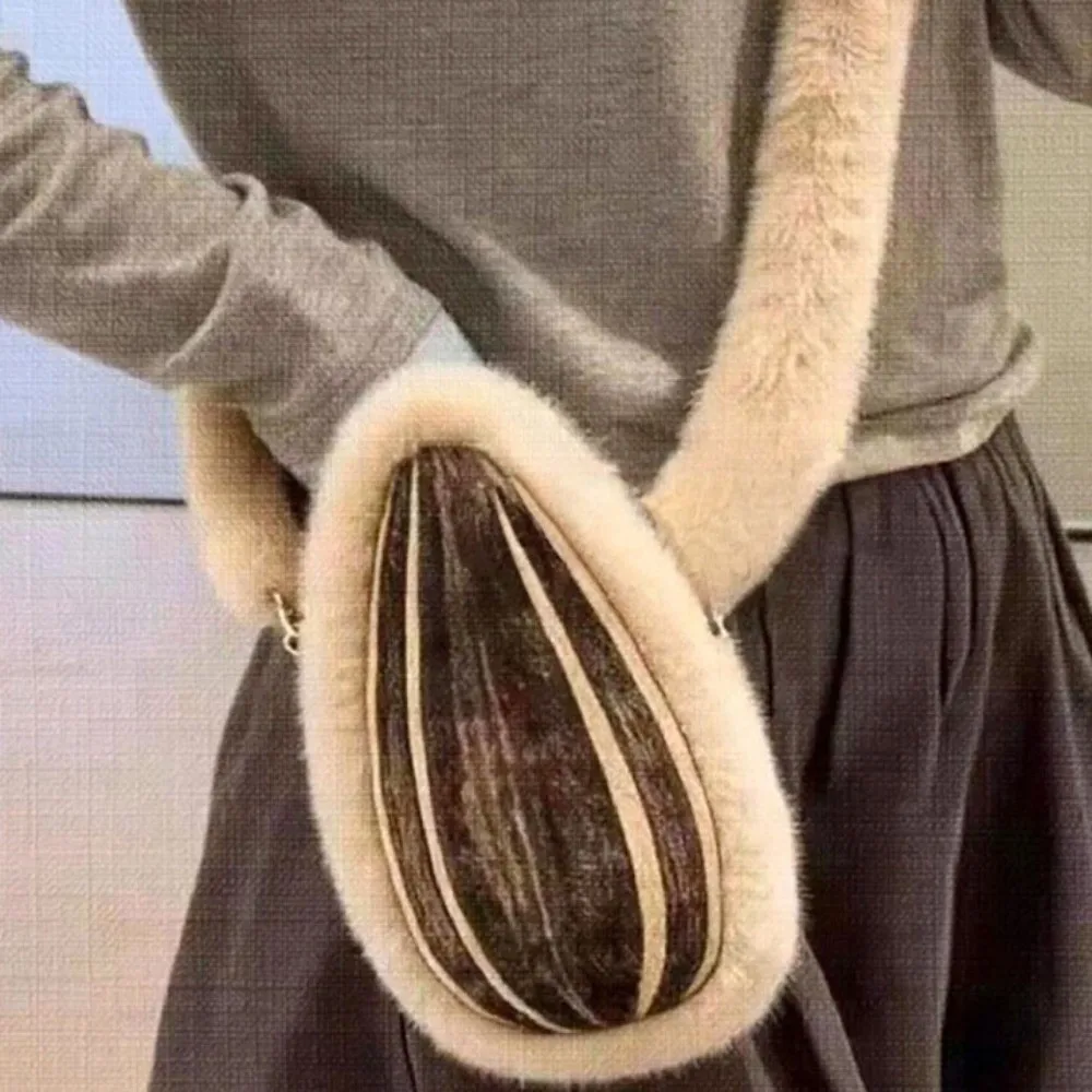 Fashion Accessory Giant Simulated Food Bag Warm Material Cute Appearance Crossbody Bag Personality Style Shoulder Bag Women Use
Fashion Accessory Giant Simulated Food Bag Warm Material Cute Appearance Crossbody Bag Personality Style Shoulder Bag Women Use