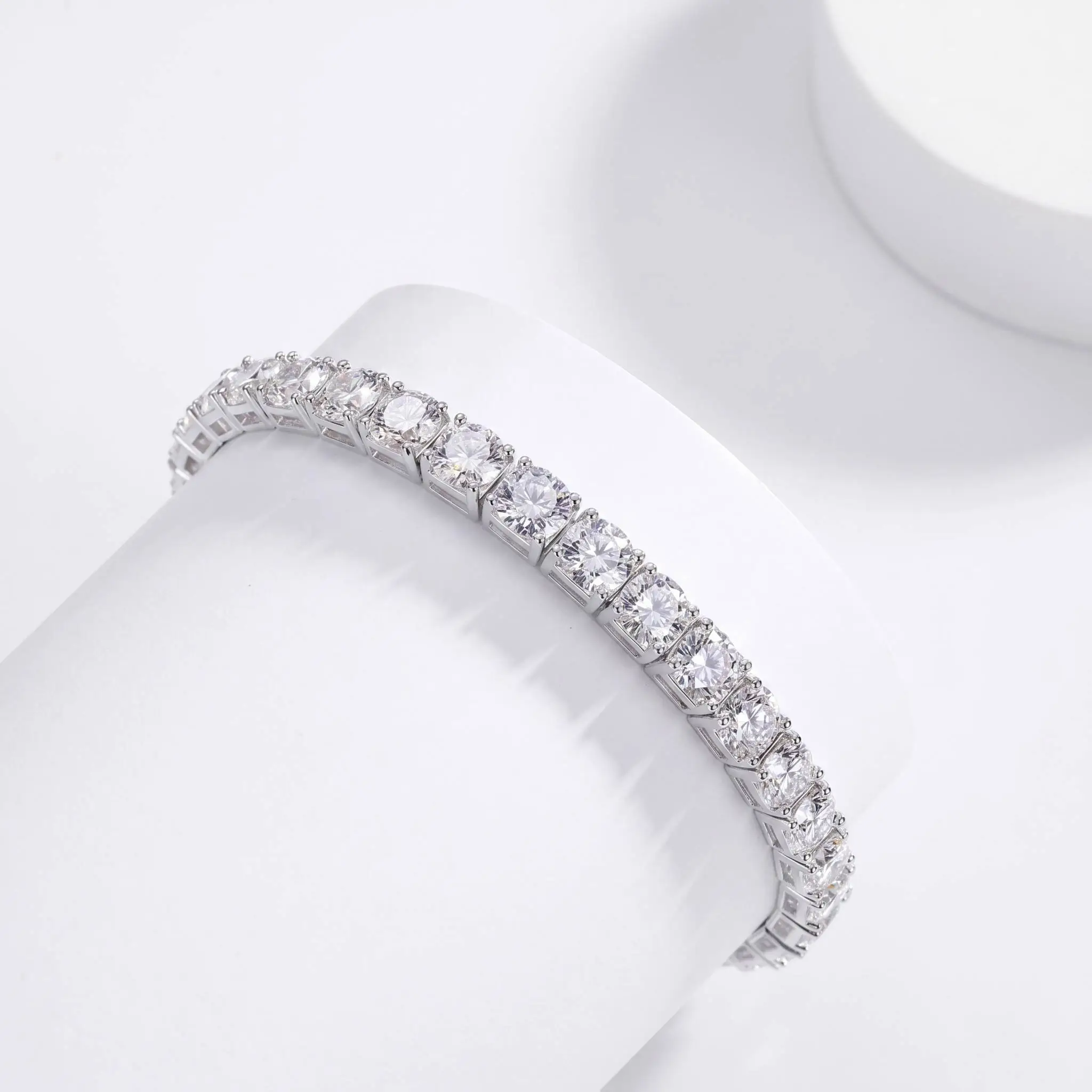 Thin Tennis Moissanite Bracelet, S925 Silver Full Paved Sparkling Chain, Luxury Jewelry for Women Wedding Party
Thin Tennis Moissanite Bracelet, S925 Silver Full Paved Sparkling Chain, Luxury Jewelry for Women Wedding Party