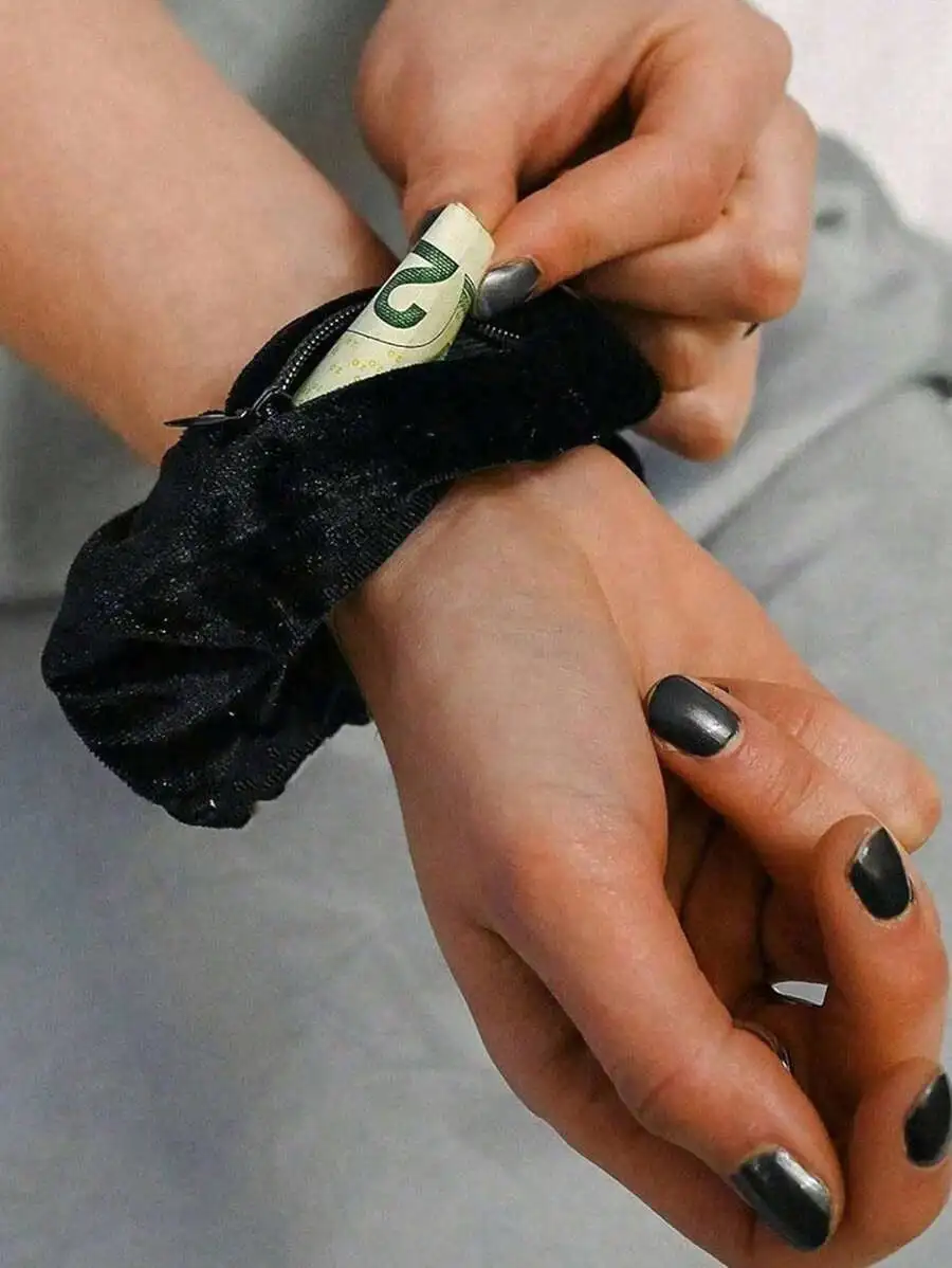 Velvet Hair Ring With Hidden PocketStorage Organizer For Money & Small ItemsA zippered headband with a hidden key compartment.
Velvet Hair Ring With Hidden PocketStorage Organizer For Money & Small ItemsA zippered headband with a hidden key compartment.